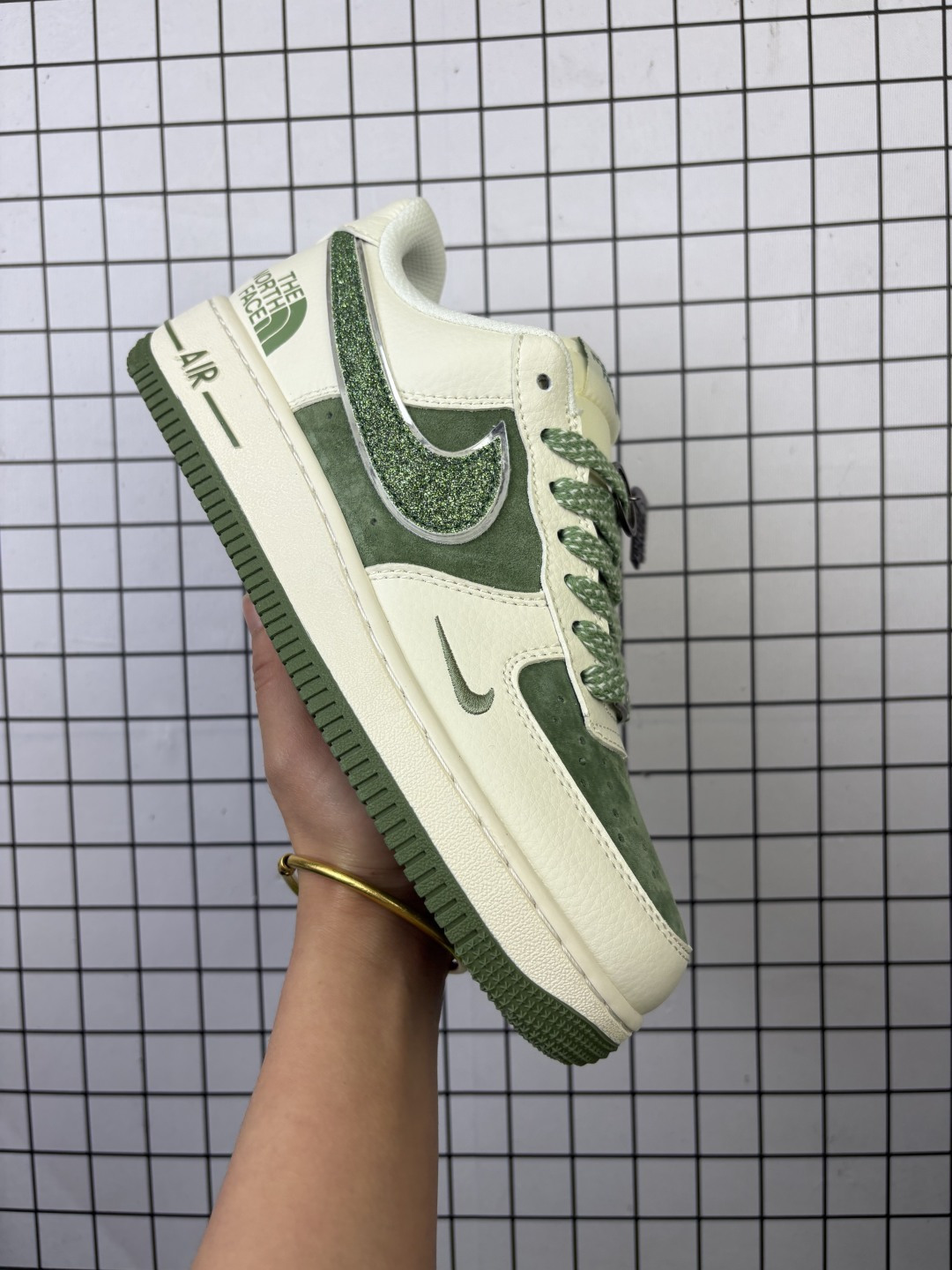 💰150
Nike/耐克 男女鞋真标半码制,原楦原纸版数据开发版型,采用固色猪巴革鞋面材质,内置全掌Air Sole气垫❗创意定制联名,著名户外品牌·北面/The North Face x CDG x Nike Air Force 1’07 Low"Comme des Garcons"空军一号经典低帮百搭休闲运动板鞋“ QY6818-532
类型:男女鞋
码数:36 36.5 37.5 38 38.5 39 40 40.5 41 42 42.5 43 44 45
编码577