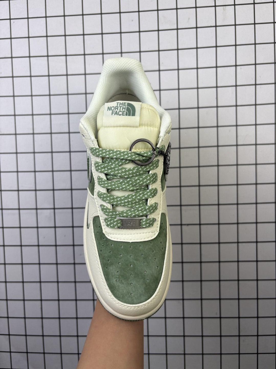 💰150
Nike/耐克 男女鞋真标半码制,原楦原纸版数据开发版型,采用固色猪巴革鞋面材质,内置全掌Air Sole气垫❗创意定制联名,著名户外品牌·北面/The North Face x CDG x Nike Air Force 1’07 Low"Comme des Garcons"空军一号经典低帮百搭休闲运动板鞋“ QY6818-532
类型:男女鞋
码数:36 36.5 37.5 38 38.5 39 40 40.5 41 42 42.5 43 44 45
编码577