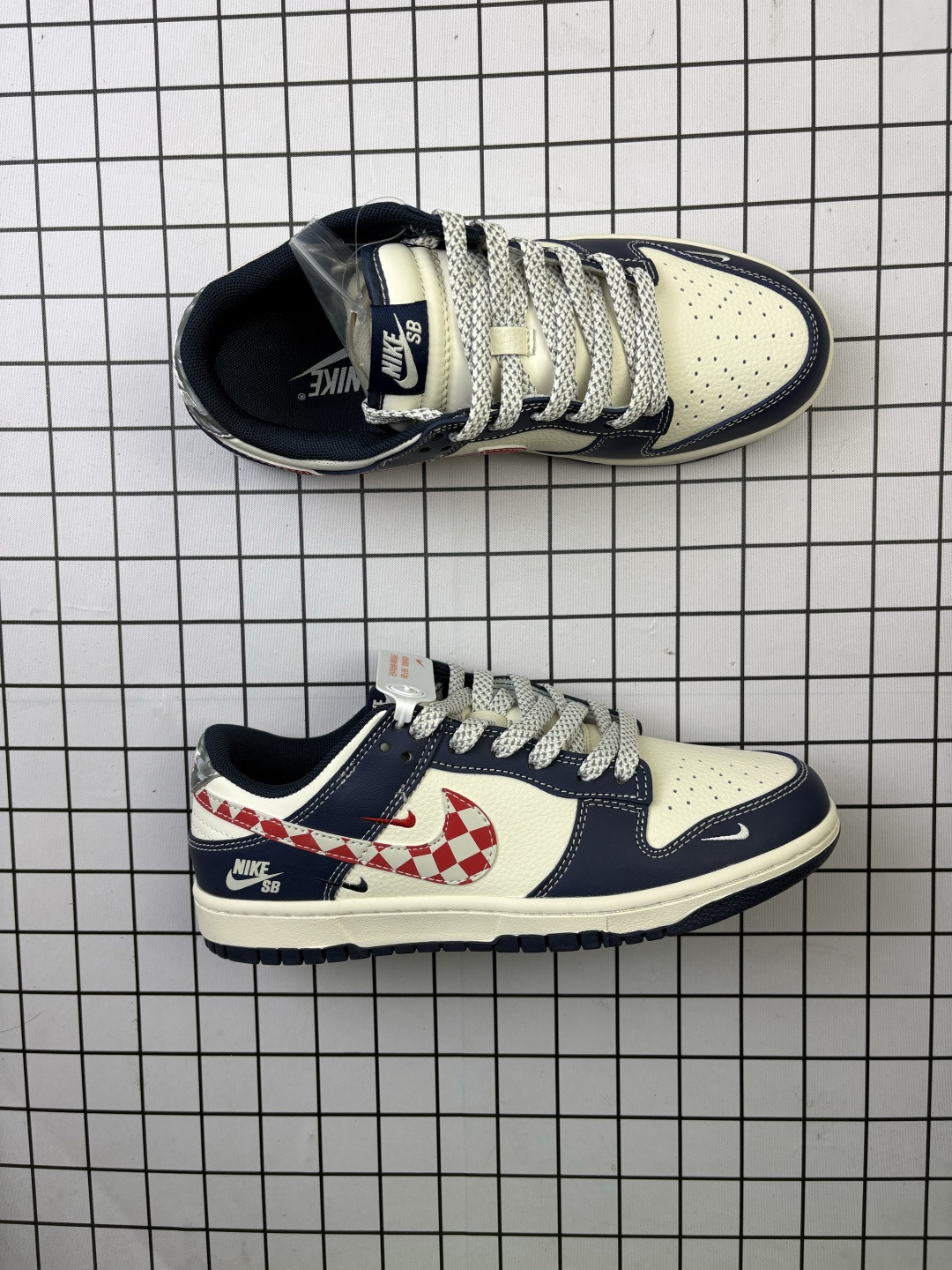 💰150
采用牛剖革鞋组合猪巴革鞋面材质,缜密拉帮中底布,鞋垫嵌EVA缓震物料及背胶,全新窄版翘头耐磨橡胶大底❗️创意定制联名配色,美国元祖街头潮牌-斯图西/Stussy x耐克 Nike By You SB Dunk Low Retro SP扣篮系列低帮休闲运动滑板板鞋 XF8698 085
码数:36 36.5 37.5 38 38.5 39 40 40.5 41 42 42.5 43 44 44.5 45
编码头H