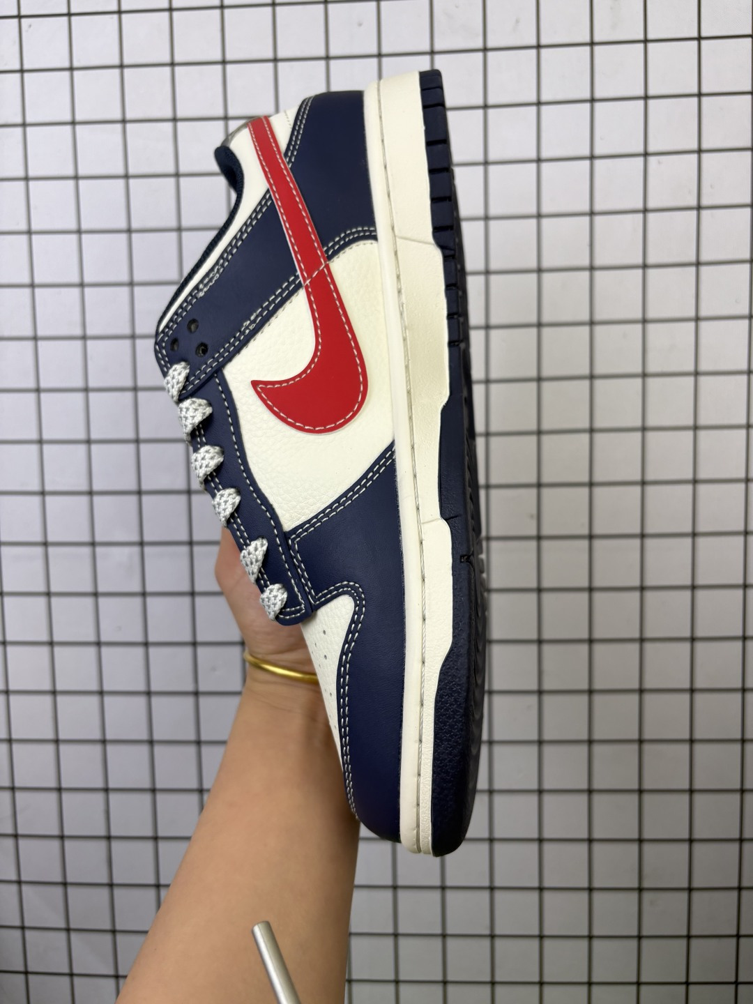 💰150
采用牛剖革鞋组合猪巴革鞋面材质,缜密拉帮中底布,鞋垫嵌EVA缓震物料及背胶,全新窄版翘头耐磨橡胶大底❗️创意定制联名配色,美国元祖街头潮牌-斯图西/Stussy x耐克 Nike By You SB Dunk Low Retro SP扣篮系列低帮休闲运动滑板板鞋 XF8698 085
码数:36 36.5 37.5 38 38.5 39 40 40.5 41 42 42.5 43 44 44.5 45
编码头H