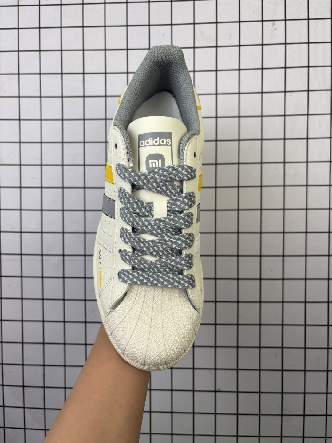 阿迪达斯AD Originals Superstar 经典贝壳头休闲板鞋 纯白 B27136 纯原鞋楦 立体LOGO 国内最高工艺 原装超软一体蓝底 头层抗裂牛皮 原厂数据密度鞋带 鞋舌3D高频版 编码:青H 货号:HS306