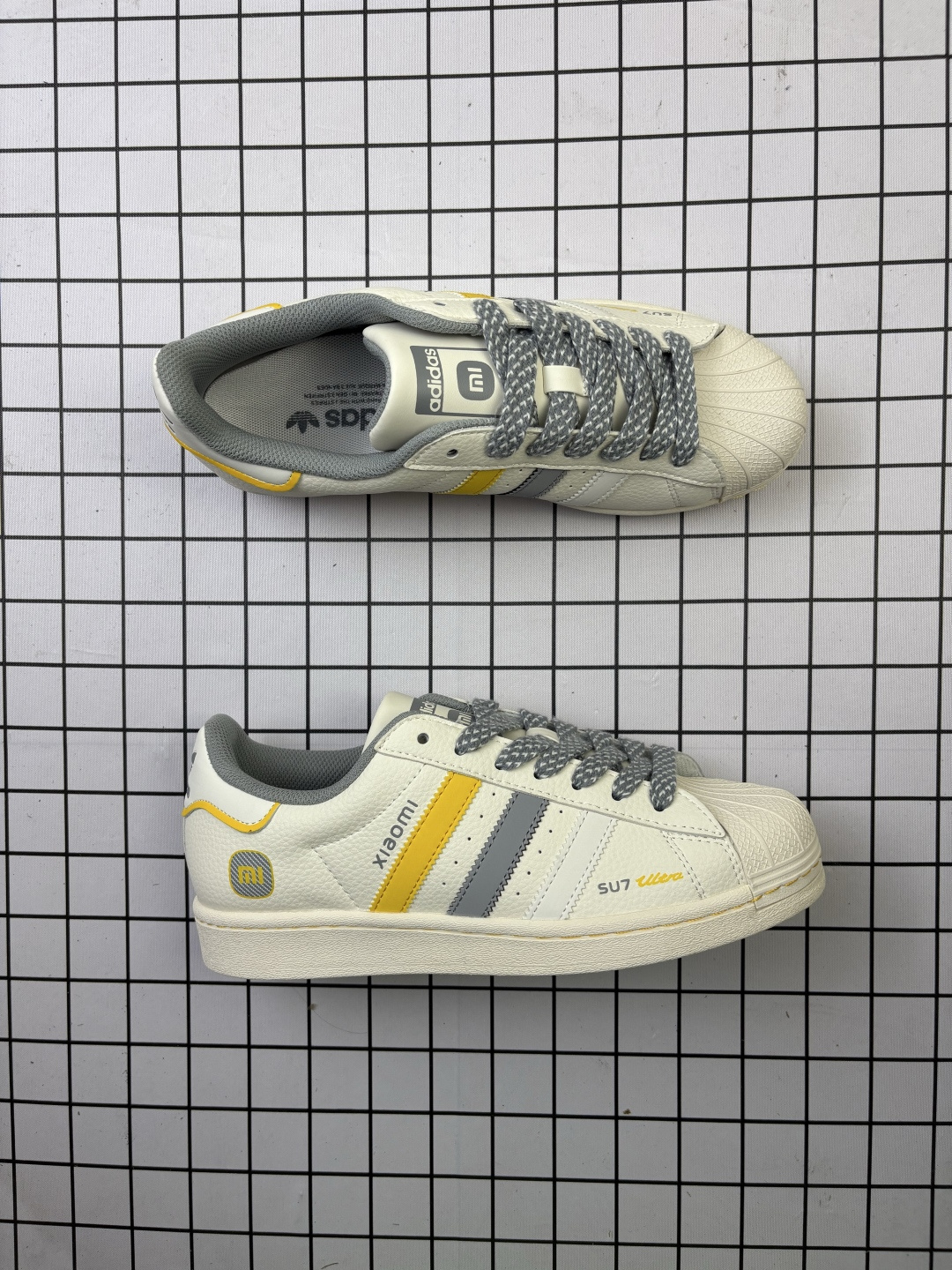 阿迪达斯AD Originals Superstar 经典贝壳头休闲板鞋 纯白 B27136 纯原鞋楦 立体LOGO 国内最高工艺 原装超软一体蓝底 头层抗裂牛皮 原厂数据密度鞋带 鞋舌3D高频版 编码:青H 货号:HS306