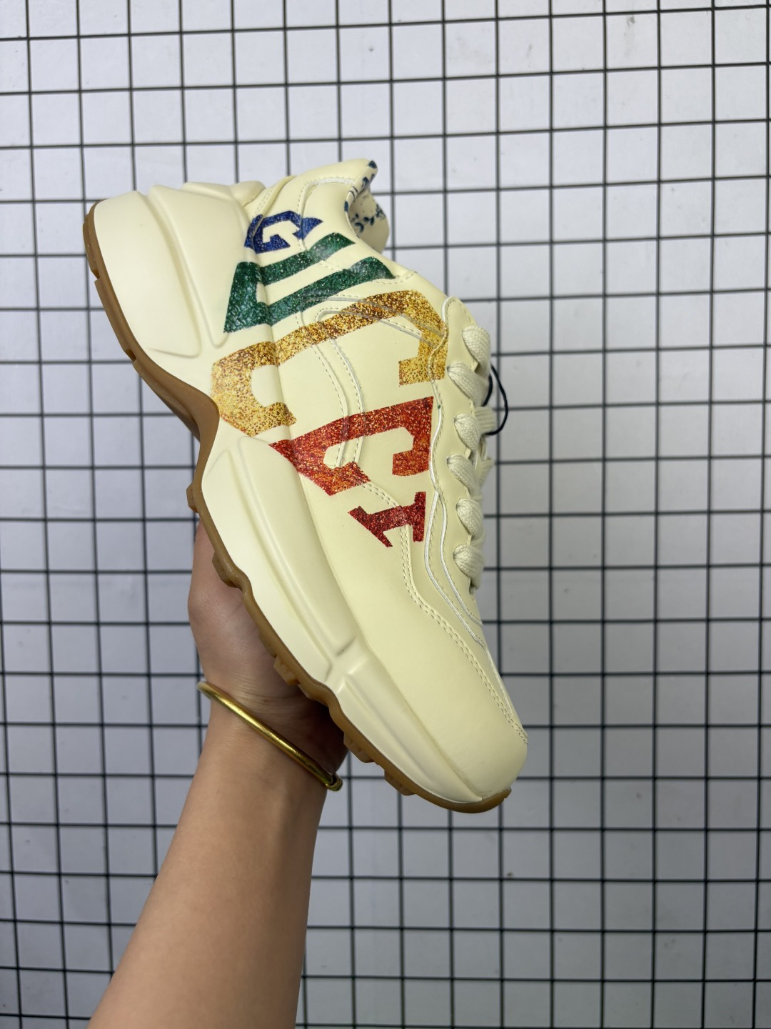 💰160
✅高奢品牌Gucci古驰 Rhyton Vintage Trainer Sneaker 皮革角状复古慢跑鞋630607 DRW00 9522
码数:35 36 37 38 39 40 41 42 43 44
编码699