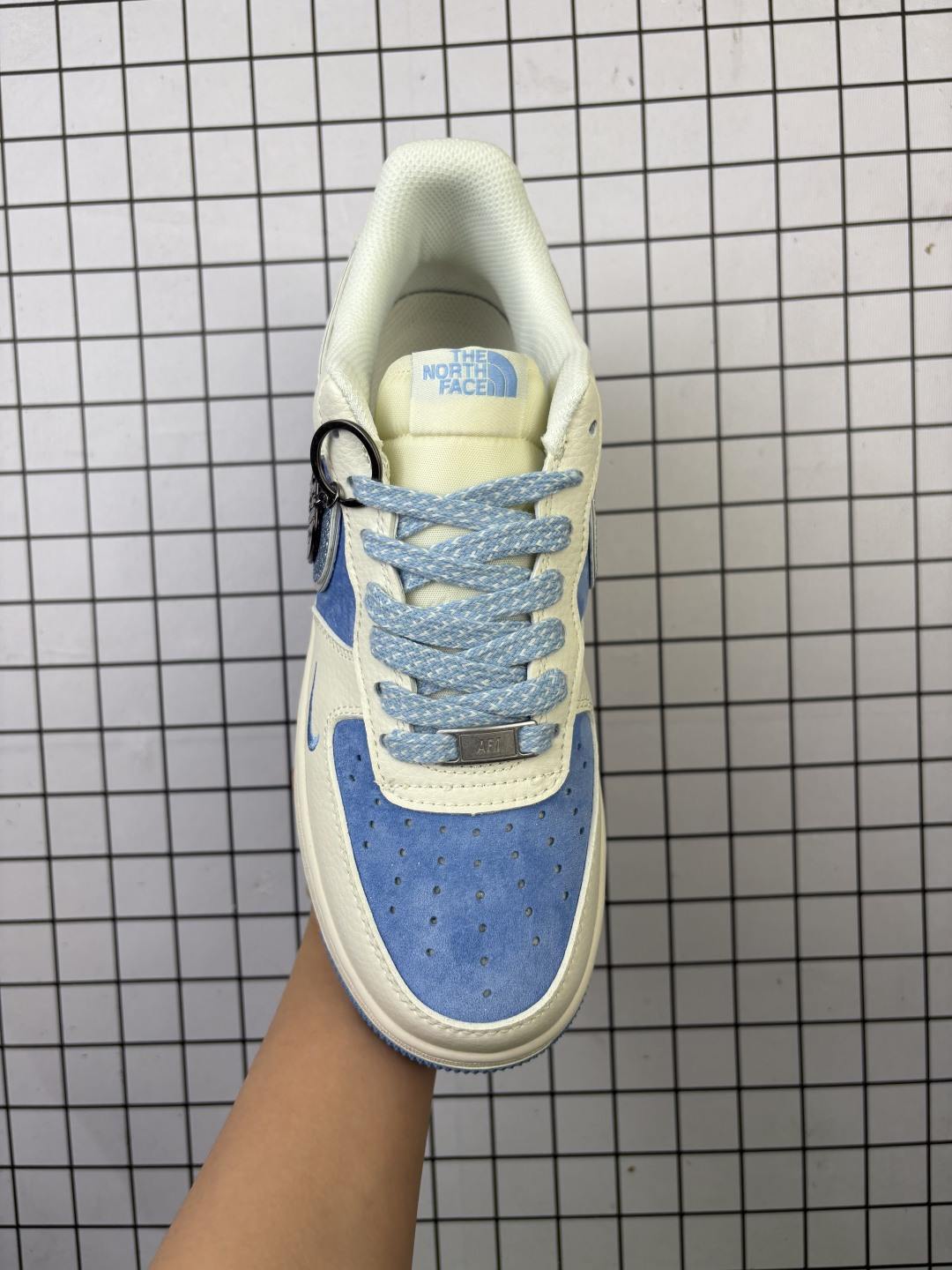 海外限量发售!公司级NIke Air Force 1 '07 Low “北面联名 满天星双勾白天兰配色”空军一号 低帮 运动鞋 休闲鞋 折边针车 工艺难度大 原楦头原纸板 原装鞋盒 定制五金配件 内置全掌气垫 原厂鞋底 货号:QY6818-534 编码577