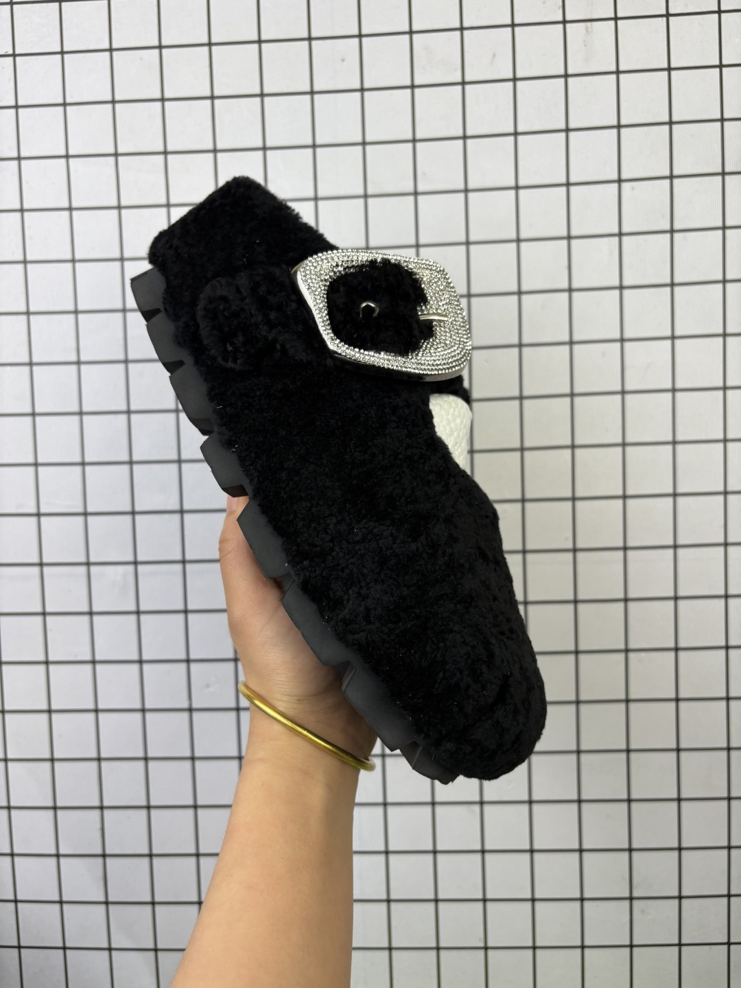 💰160 公司级✅GG-CC 生活休闲鞋系列 毛拖 广东大厂出品 全套包装配件 时髦look轻松定格 不费力展现率性氛围 高档银盒 酷帅机能风不规则设计大底 拼接造型设计 轻便舒适百搭 GGCC厚底增高简直就是小个子的快乐! 尺码:35-40 编码旭