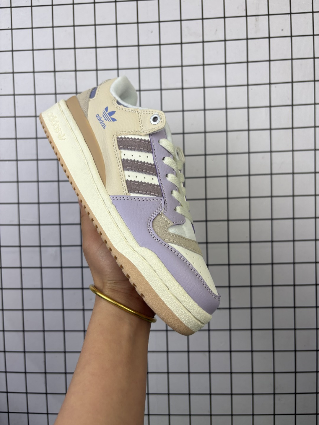 💰110
✅阿迪达斯 Adidas Forum Low CL低帮百搭潮流休闲运动板鞋
以复古篮球鞋的外形为基础 采用皮革拼接简约百搭 更加贴合舒适 中底内侧网格造型起到点睛之笔 外底橡胶 更显复古
货号:JP9965
码数:36-45
编码698