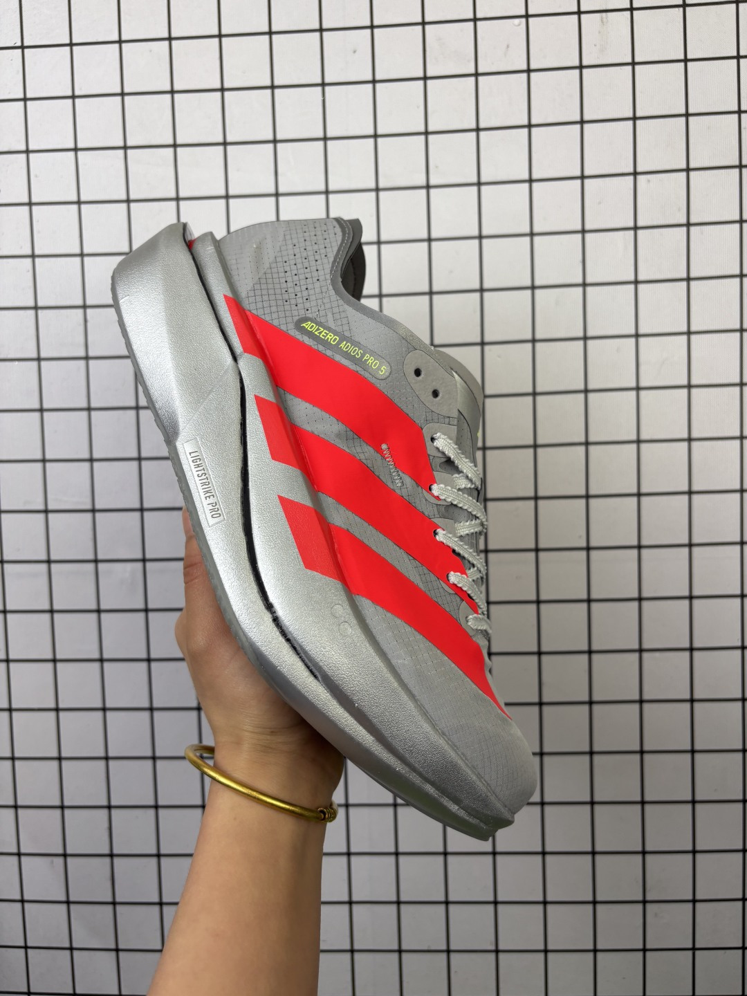 💰140 #新品上市实拍
AD 阿迪 Adiero Adios PRO 5M 马拉松 网面超轻透气跑步鞋 JR1677 尺码 :40 40.5 41 42 42.5 43 44 44.5 45
编码688