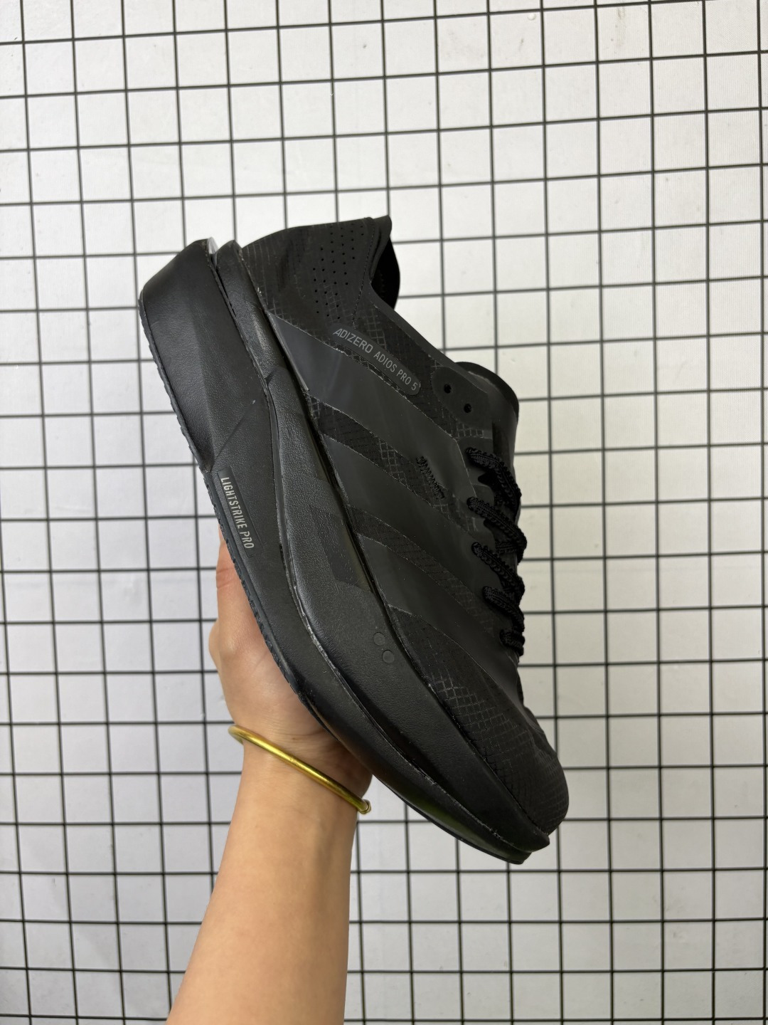 💰140 #新品上市实拍
AD 阿迪 Adiero Adios PRO 5M 马拉松 网面超轻透气跑步鞋 JR1677 尺码 :40 40.5 41 42 42.5 43 44 44.5 45
编码688