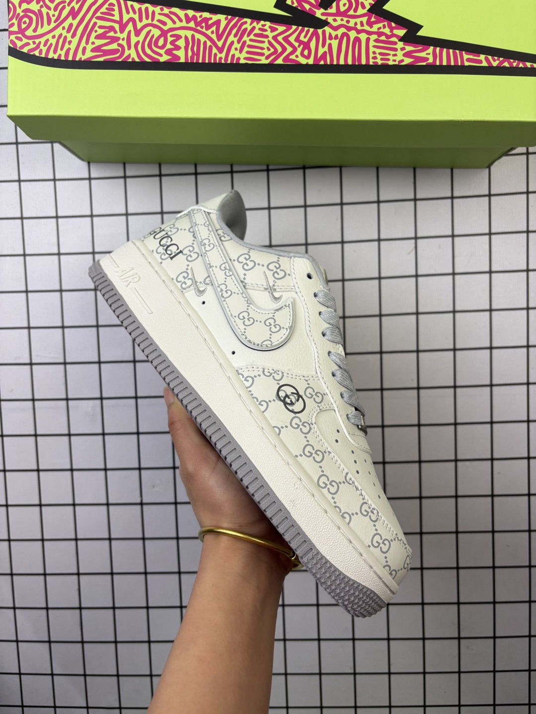 🈴💰90
Nike/耐克 男女鞋真标半码制,原楦原纸版开发版型,采用硬质荔枝纹牛剖革鞋面材质鞋面,内置全掌Air Sole气垫❗美国元祖街头潮牌-斯图西Stussy x Nike Air Force 1´07 Low"Stussy"空军一号经典低帮百搭休闲运动板鞋“ KY8899-107
类型:男女鞋
码数:36 36.5 37.5 38 38.5 39 40 40.5 41 42 42.5 43 44 45
编码:清F