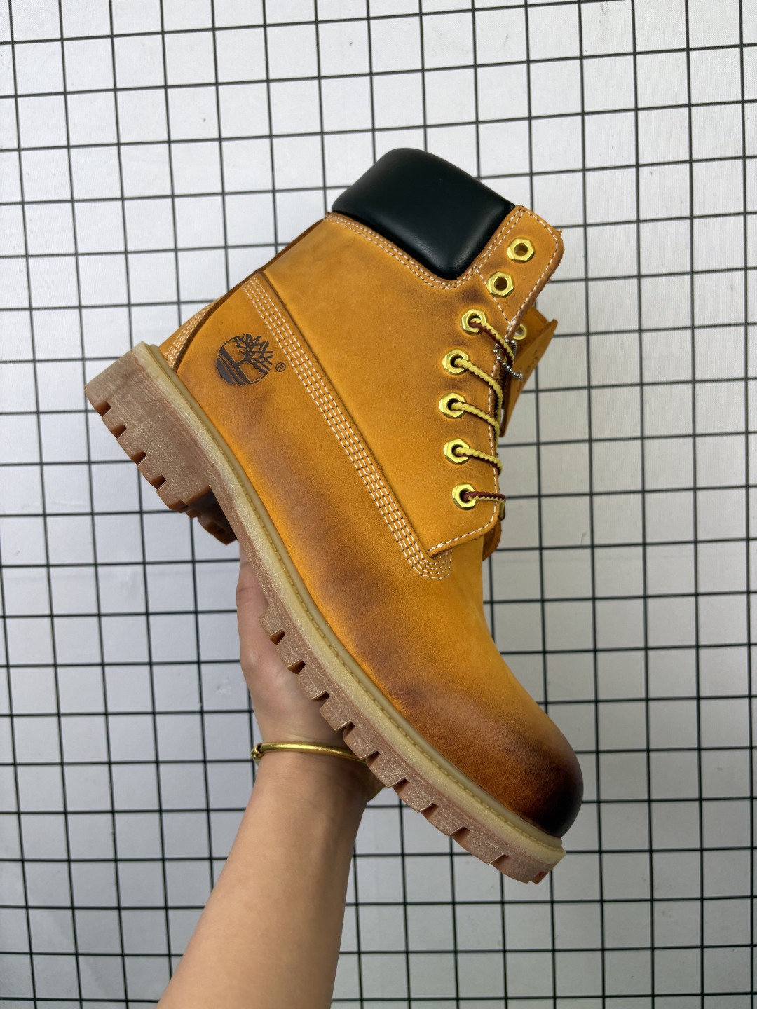 💰240
Timberland/添柏岚 原楦原纸版数据开发,采用头层磨砂皮革鞋面材质(内里搭配纤维皮革材料!!),抗疲劳减震蜂窝PU鞋垫,轻便防滑橡胶发泡组合底❗️全球领先户外品牌·添柏岚Timberland 6 Inch Leather Boots添柏岚经典户外6英寸大黄靴“
类型:男鞋
码数:39 40 41 42 43 44 45
编码701