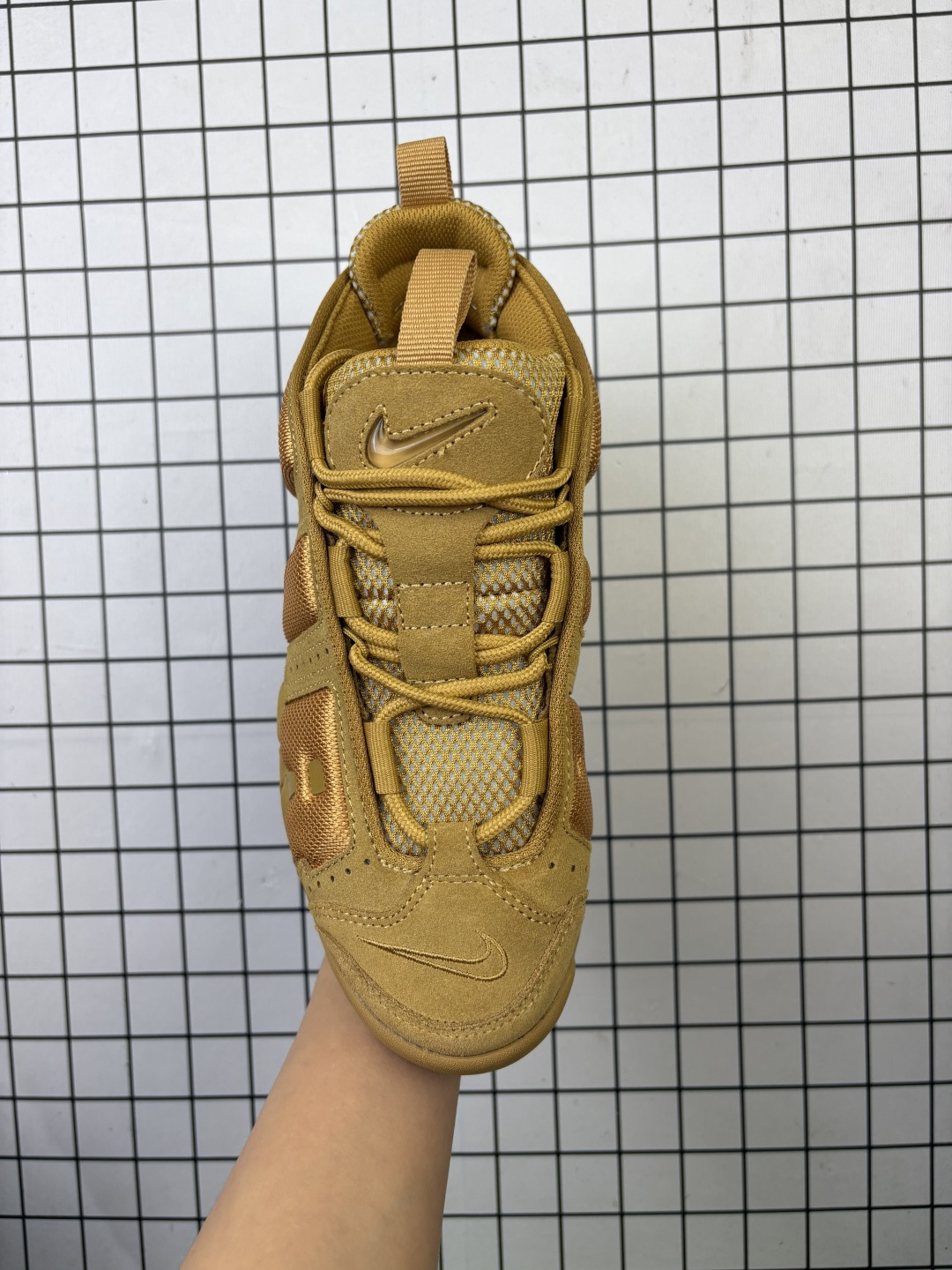 💰240
Nike/耐克 升级原楦原档案开发版型,采用同源一致牛巴磨砂革鞋面材质,市面最为修正全掌真气垫模具,清洁品控区别市面其他版本!!,可视全掌透明中底气垫❗低帮版「大 Air」新配色!颜值你打几分?耐克Nike Air More Uptempo Low"Black/Gum"皮蓬一代系列低帮经典高街百搭休闲运动文化篮球鞋 IM6649-001
类型:男鞋
码数:36-47
编码704