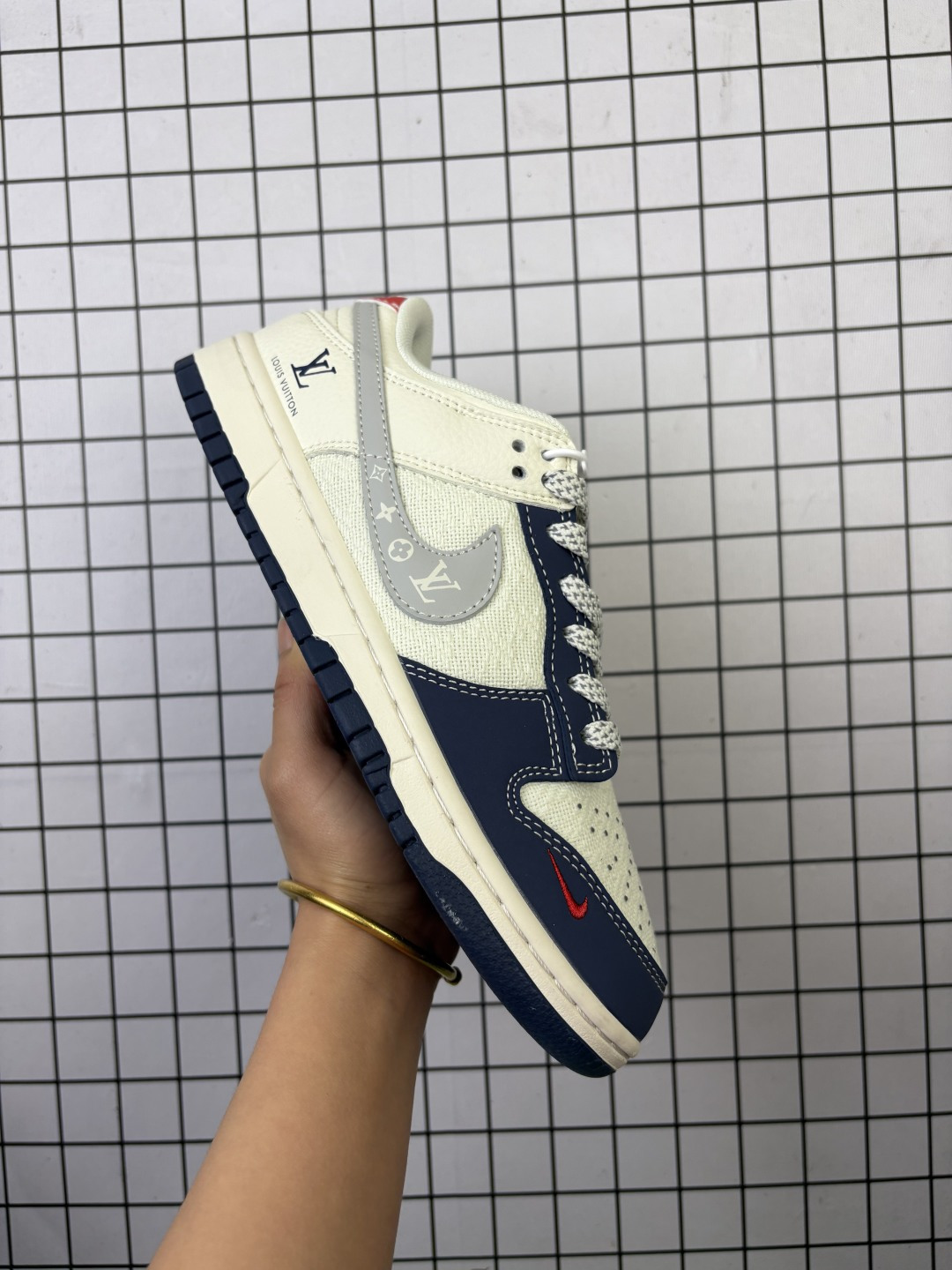 💰150 公司级✅NK Dunk Low 定制配色 KK1333-021 大厂出品 极力推荐 原装头层材料 独家版型蒸餾加工帶來的是更好的视觉和脚感体验大厂纯原品质出货 清洁度 电绣工艺 皮料切割干净无任何毛边 细节完美 SIZE：36 36.5 37.5 38 38.5 39 40 40.5 41 42 42.5 43 44 44.5 45 编码金