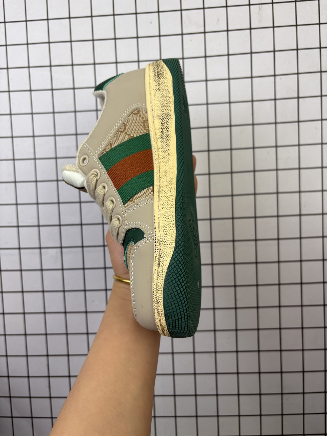 💰90 
古驰Gucci MAC 80 系列 低帮复古百搭休闲运动小脏板鞋“米白皇家蓝GG刺绣”互扣式G标识 Gucci Mac 80 Low Sneaker运动鞋 情侣款 休闲复古 做旧脏脏鞋 小脏鞋 小白鞋
货号：429446 CLX
编码老男H
35-44