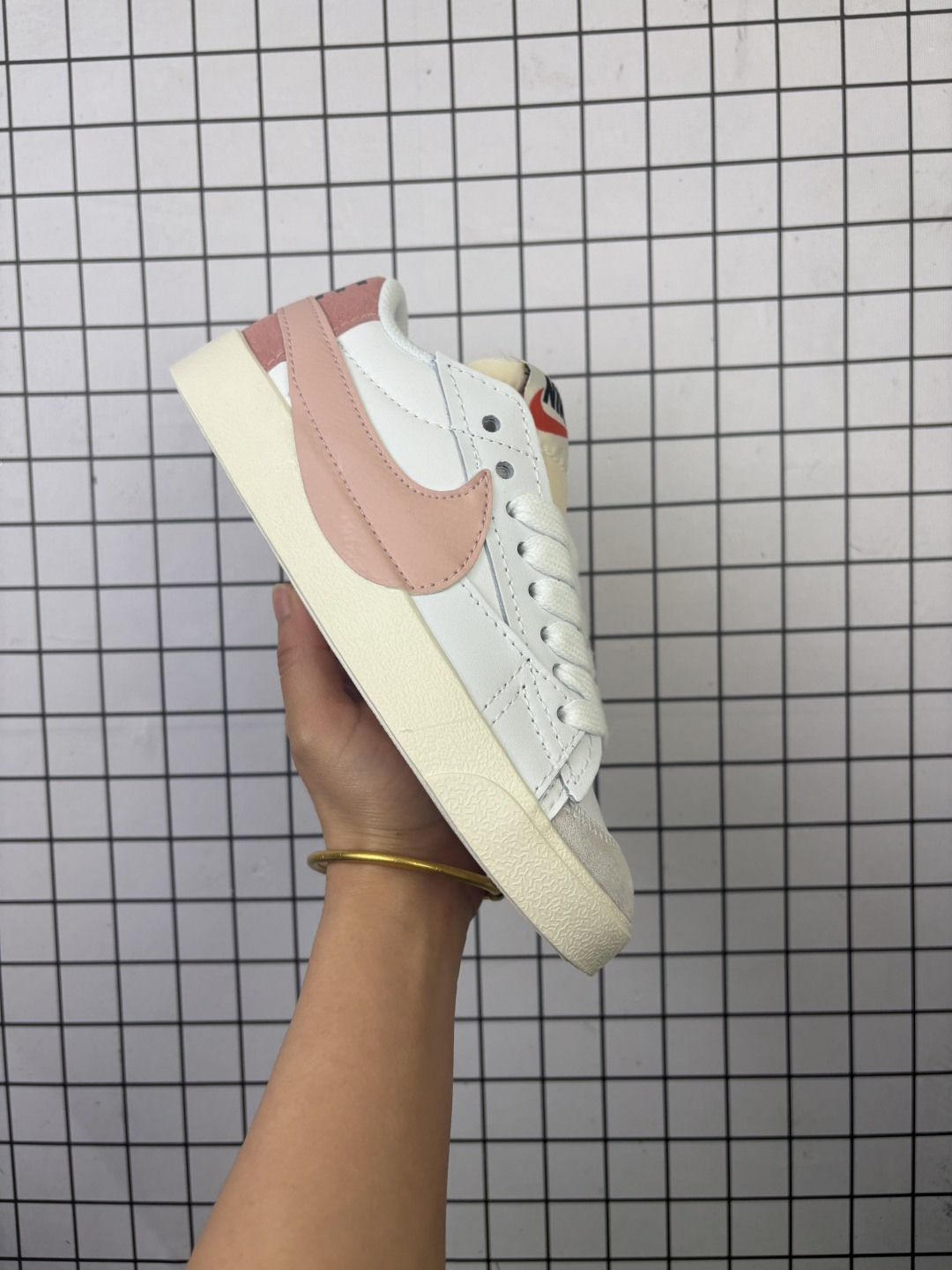 💰95
✅NK Blazer Low‘77 Jumbo 
经典百搭低帮开拓者休闲运动板鞋 
货号:DQ8769-100
尺码:36-40
编码给L