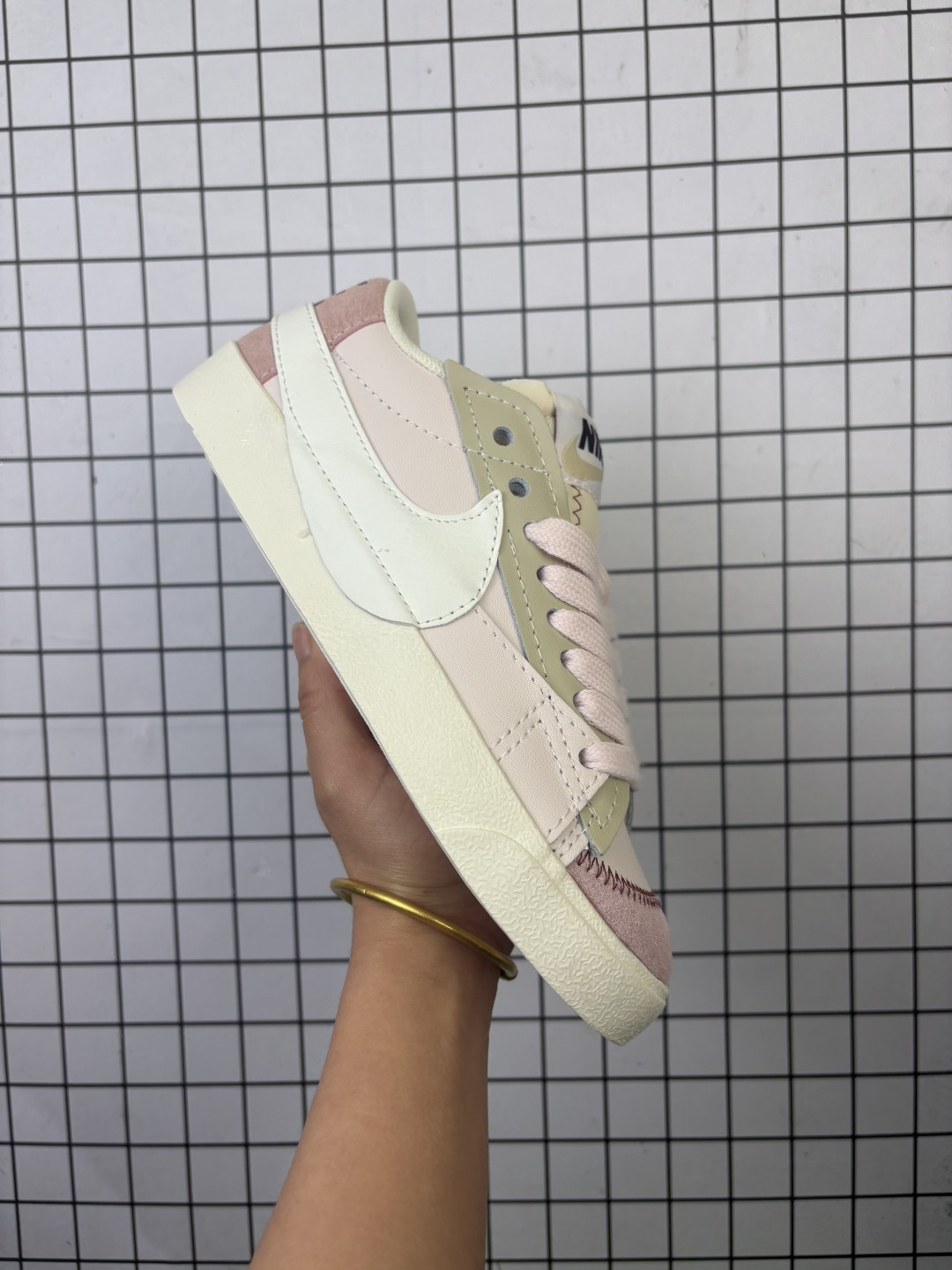 💰95
✅NK Blazer Low‘77 Jumbo 
经典百搭低帮开拓者休闲运动板鞋 
货号:DQ8769-100
尺码:36-40
编码给L