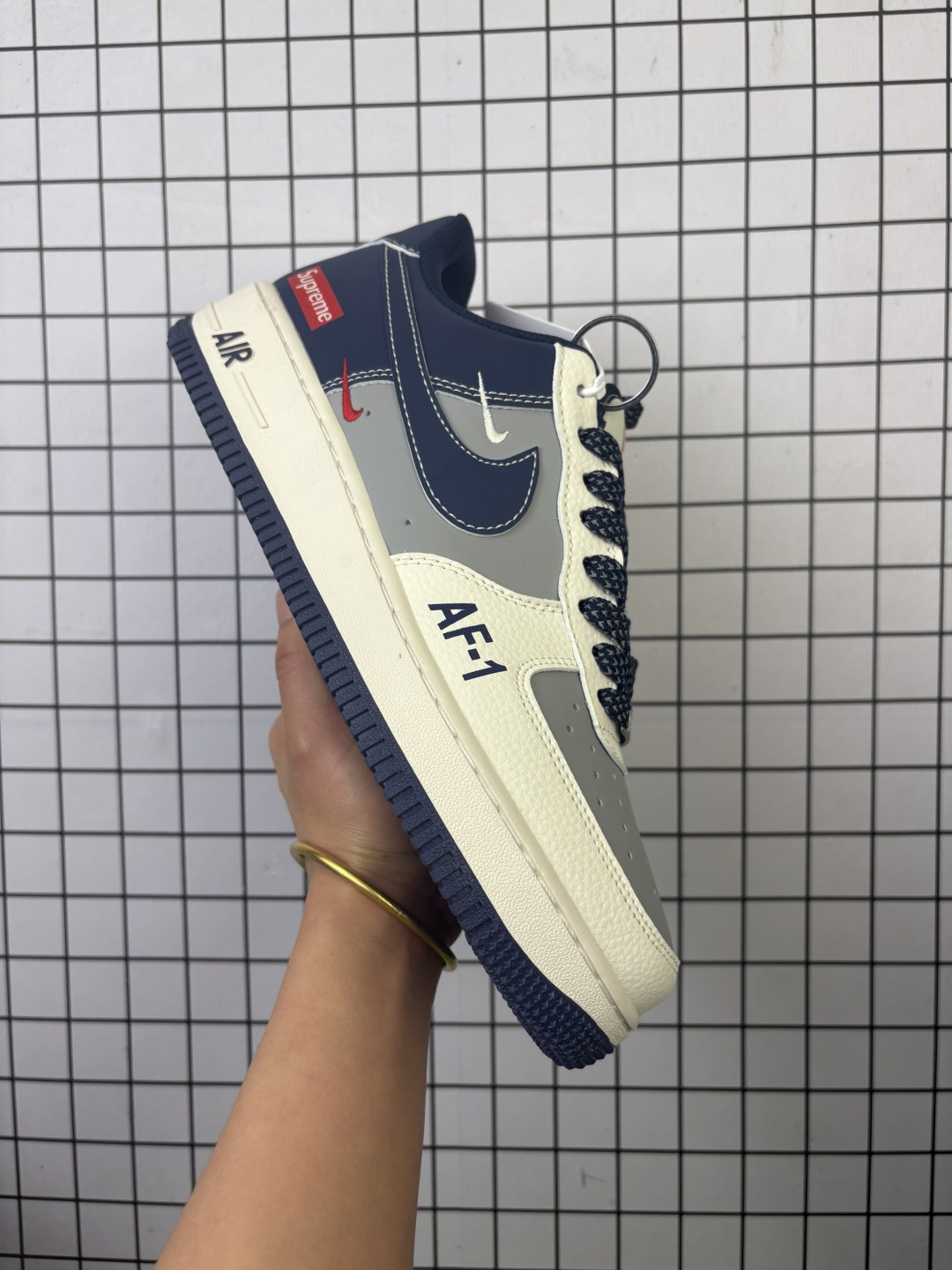 💰150
公司级✅NIKE AIR FORCE 1‘07 LV8
原楦头原纸板 打造纯正低帮空军版型
专注外贸渠道 全掌内置蜂窝气垫 
原盒配件 原厂中底钢印、拉帮完美 
官方货号:QY6818-530
Size:36 36.5 37.5 38 38.5 39 40 40.5 41 42 42.5 43 44 45
编码头H