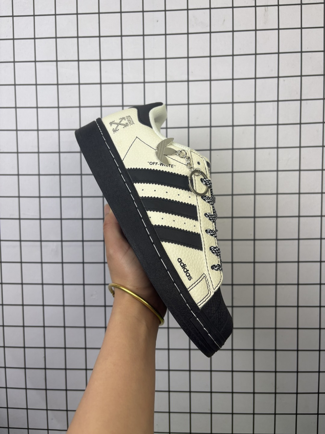 💰220
adidas Gazelle INdoor W
定制贝壳头
三叶草休闲防滑耐磨低帮板鞋鞋头出色设计 塑就出众贴合感稳固的后跟贴合足部曲线设计软弹舒适 不易磨脚橡胶鞋底配合防滑纹路设计 平稳抓地!货号:DS0033
尺码:36 36.5 37.5 38 38.5 39 40 40.5 41 42 42.5 43 44 45
编码577