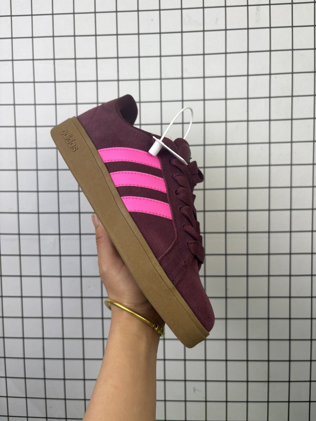 💰100
✅阿迪达斯 ADIDAS BARREDA 考拉派对 复古休闲 清新 舒适百搭 德训鞋 t字头 防滑耐磨 低帮 板鞋 男女同款运动鞋。鞋头加宽设计提升了穿着舒适度,长时间步行不易疲劳,搭配轻量化鞋底轻量化鞋底材质,行走时能感受到良好的回弹支撑。外观设计上主打简约百搭风格,配色丰富且男女通用,适合日常通勤、轻运动等多种场景。好适合春夏穿🌊磨毛鞋面就非常有质感,脚感很好!穿起来软乎乎🍞正常尺码就好~#硬控我的百搭好鞋 #打翻春日调色盘 #超百搭复古板鞋 #最常穿的鞋 #开春好鞋推荐
货号: JQ4237
尺码: 36 36⅔ 37⅓ 38 38⅔ 39⅓ 40 40⅔
编码:230