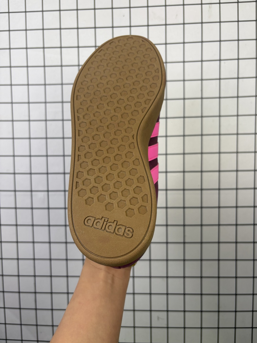 💰100
✅阿迪达斯 ADIDAS BARREDA 考拉派对 复古休闲 清新 舒适百搭 德训鞋 t字头 防滑耐磨 低帮 板鞋 男女同款运动鞋。鞋头加宽设计提升了穿着舒适度,长时间步行不易疲劳,搭配轻量化鞋底轻量化鞋底材质,行走时能感受到良好的回弹支撑。外观设计上主打简约百搭风格,配色丰富且男女通用,适合日常通勤、轻运动等多种场景。好适合春夏穿🌊磨毛鞋面就非常有质感,脚感很好!穿起来软乎乎🍞正常尺码就好~#硬控我的百搭好鞋 #打翻春日调色盘 #超百搭复古板鞋 #最常穿的鞋 #开春好鞋推荐
货号: JQ4237
尺码: 36 36⅔ 37⅓ 38 38⅔ 39⅓ 40 40⅔
编码:230