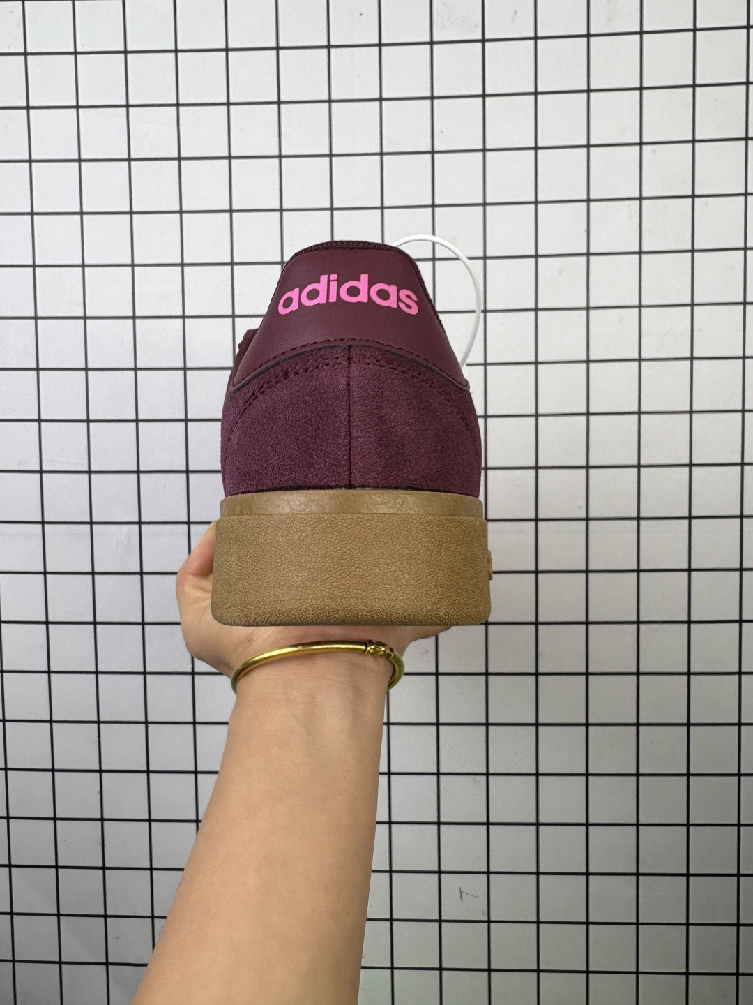 💰100
✅阿迪达斯 ADIDAS BARREDA 考拉派对 复古休闲 清新 舒适百搭 德训鞋 t字头 防滑耐磨 低帮 板鞋 男女同款运动鞋。鞋头加宽设计提升了穿着舒适度,长时间步行不易疲劳,搭配轻量化鞋底轻量化鞋底材质,行走时能感受到良好的回弹支撑。外观设计上主打简约百搭风格,配色丰富且男女通用,适合日常通勤、轻运动等多种场景。好适合春夏穿🌊磨毛鞋面就非常有质感,脚感很好!穿起来软乎乎🍞正常尺码就好~#硬控我的百搭好鞋 #打翻春日调色盘 #超百搭复古板鞋 #最常穿的鞋 #开春好鞋推荐
货号: JQ4237
尺码: 36 36⅔ 37⅓ 38 38⅔ 39⅓ 40 40⅔
编码:230