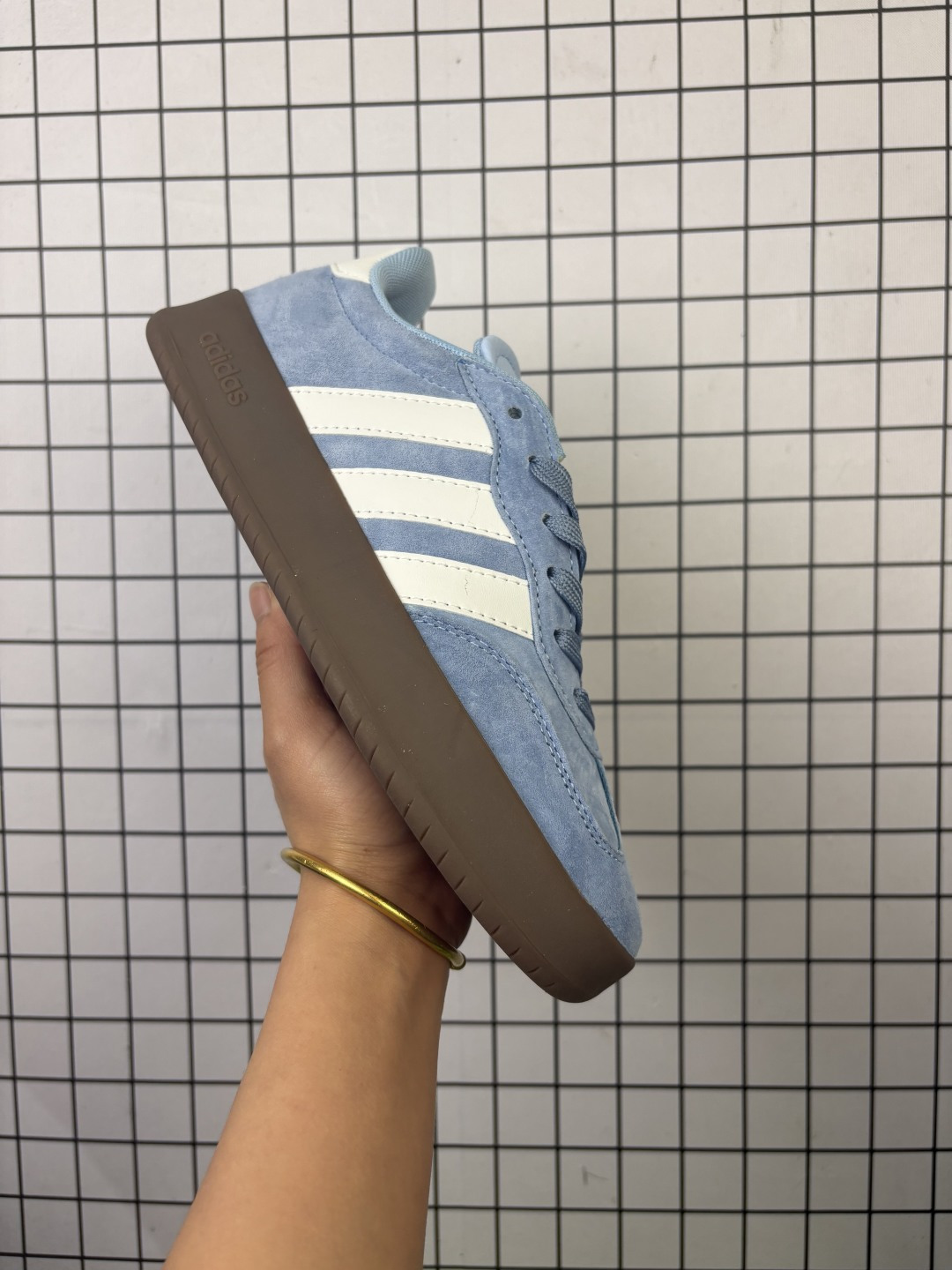 💰100
✅阿迪达斯 ADIDAS BARREDA 考拉派对 复古休闲 清新 舒适百搭 德训鞋 t字头 防滑耐磨 低帮 板鞋 男女同款运动鞋。鞋头加宽设计提升了穿着舒适度,长时间步行不易疲劳,搭配轻量化鞋底轻量化鞋底材质,行走时能感受到良好的回弹支撑。外观设计上主打简约百搭风格,配色丰富且男女通用,适合日常通勤、轻运动等多种场景。好适合春夏穿🌊磨毛鞋面就非常有质感,脚感很好!穿起来软乎乎🍞正常尺码就好~#硬控我的百搭好鞋 #打翻春日调色盘 #超百搭复古板鞋 #最常穿的鞋 #开春好鞋推荐
货号: JQ4237
尺码: 36-45
编码:230