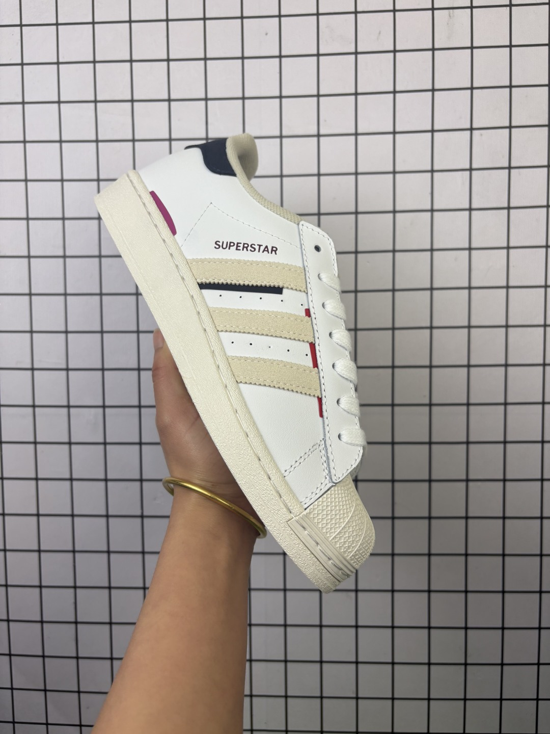 💰100
公司级✅Adidas Originals Superstar贝壳头系列 阿迪达斯 低帮经典百搭休闲运动板鞋
货号:HQ6626
尺码:36 36.5 37 38 38.5 39 40 40.5 41 42 42.5 43 44 45
编码103
