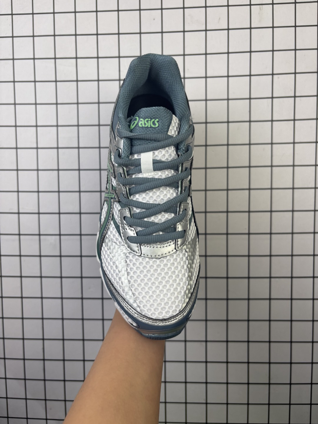 🈴💰160
公司级✅Asics Gel-Cumulus 16 亚瑟士 防滑耐磨 休闲运动鞋
采用双层提花网面设计 提高包裹性和透气性
后跟搭载稳定系统科技T-GEL提升整体支撑力和结构感 减少对身体带来的冲击负荷 创新中底至轻回弹
货号:1203A763-100
尺码:36 37 37.5 38 39 39.5 40.5 41.5 42 42.5 43.5 44 45
编码103