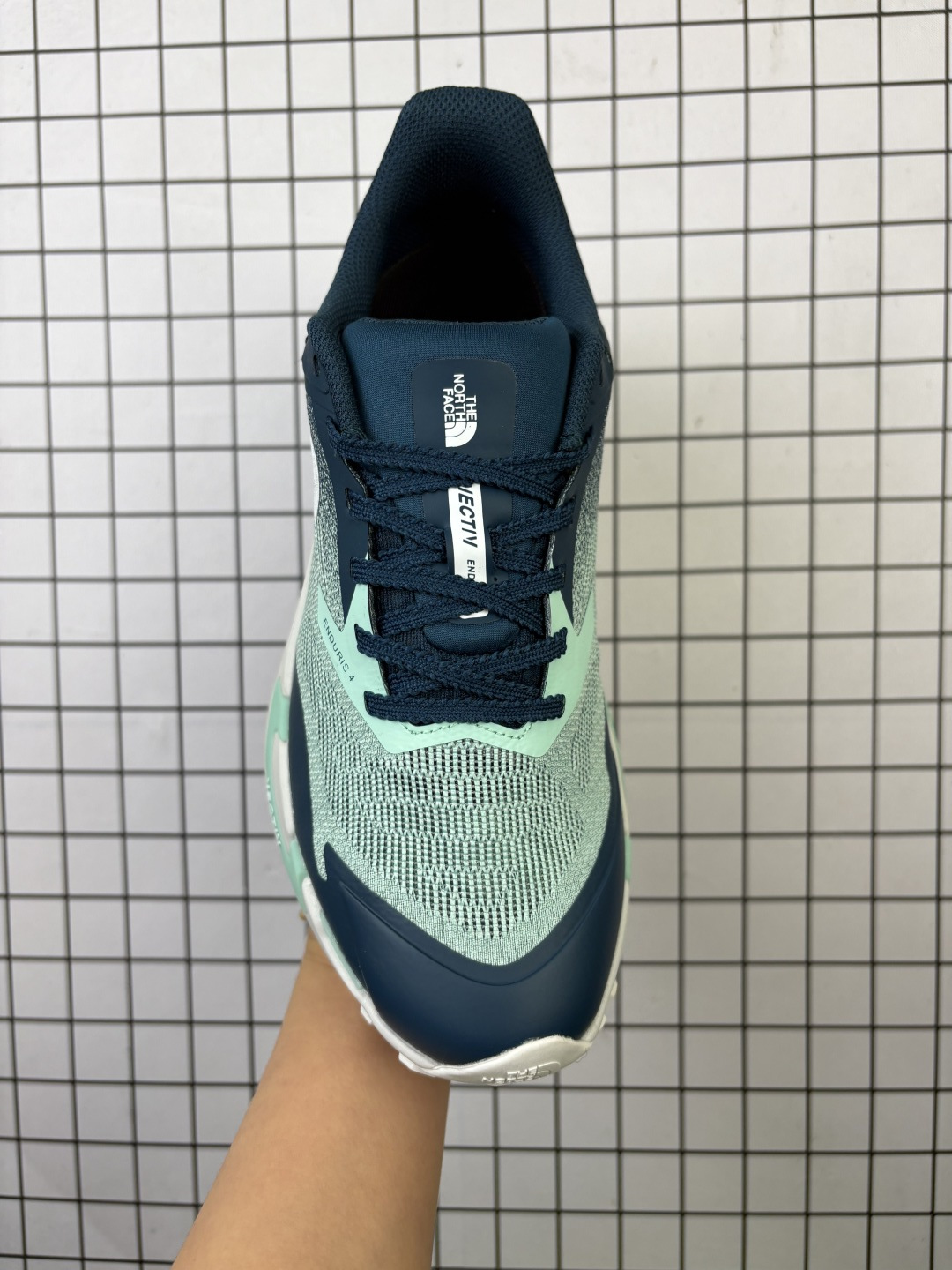 🈴💰140
The North Face/北面/乐斯菲斯 原楦型开发纸版,采用防撕裂网织布鞋面材质,内里使用轻质舒适EVA蜂巢鞋垫,中底XtraFoam柔软泡沫材质组合EXTS抓地耐磨锯齿大底❗户外轻旅者鞋履,著名户外品牌-北面/The North Face VECTIV Taraval Street系列低帮拉力越野户外休闲运动慢跑鞋
类型:男鞋
码数:39 40 41 42 43 44 45
编码:699