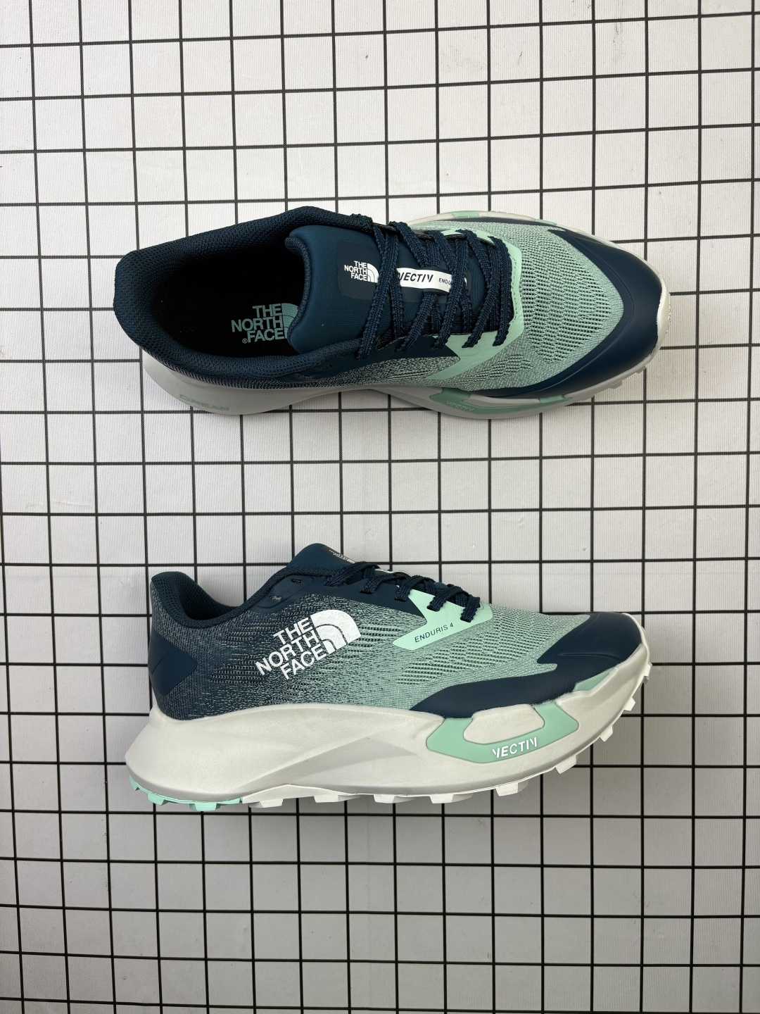 🈴💰140
The North Face/北面/乐斯菲斯 原楦型开发纸版,采用防撕裂网织布鞋面材质,内里使用轻质舒适EVA蜂巢鞋垫,中底XtraFoam柔软泡沫材质组合EXTS抓地耐磨锯齿大底❗户外轻旅者鞋履,著名户外品牌-北面/The North Face VECTIV Taraval Street系列低帮拉力越野户外休闲运动慢跑鞋
类型:男鞋
码数:39 40 41 42 43 44 45
编码:699