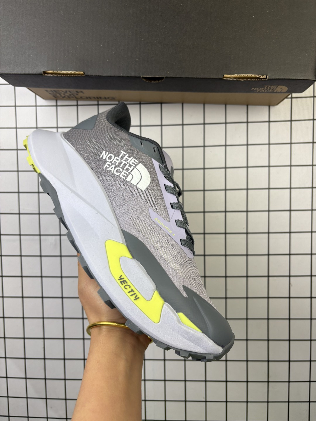 🈴💰140
The North Face/北面/乐斯菲斯 原楦型开发纸版,采用防撕裂网织布鞋面材质,内里使用轻质舒适EVA蜂巢鞋垫,中底XtraFoam柔软泡沫材质组合EXTS抓地耐磨锯齿大底❗户外轻旅者鞋履,著名户外品牌-北面/The North Face VECTIV Taraval Street系列低帮拉力越野户外休闲运动慢跑鞋
类型:男鞋
码数:39 40 41 42 43 44 45
编码:699