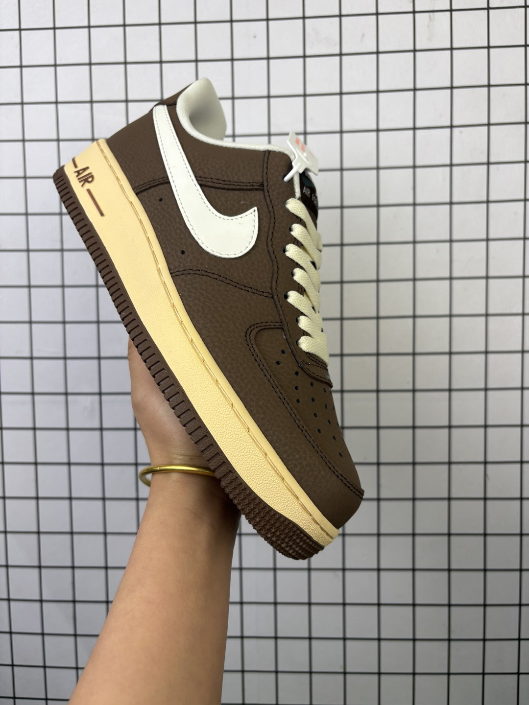 💰110
真标✅耐克Nike AIR FORCE 1’07空军一号低帮百搭休闲运动板鞋。柔软、弹性十足的缓震性能和出色的中底设计,横跨复古与现代的外型结合,造就出风靡全球三十多年的Force 1。
货号:FZ3592-259
尺码:36 36.5 37.5 38 38.5 39 40 40.5 41 42 42.5 43 44 45
编码699