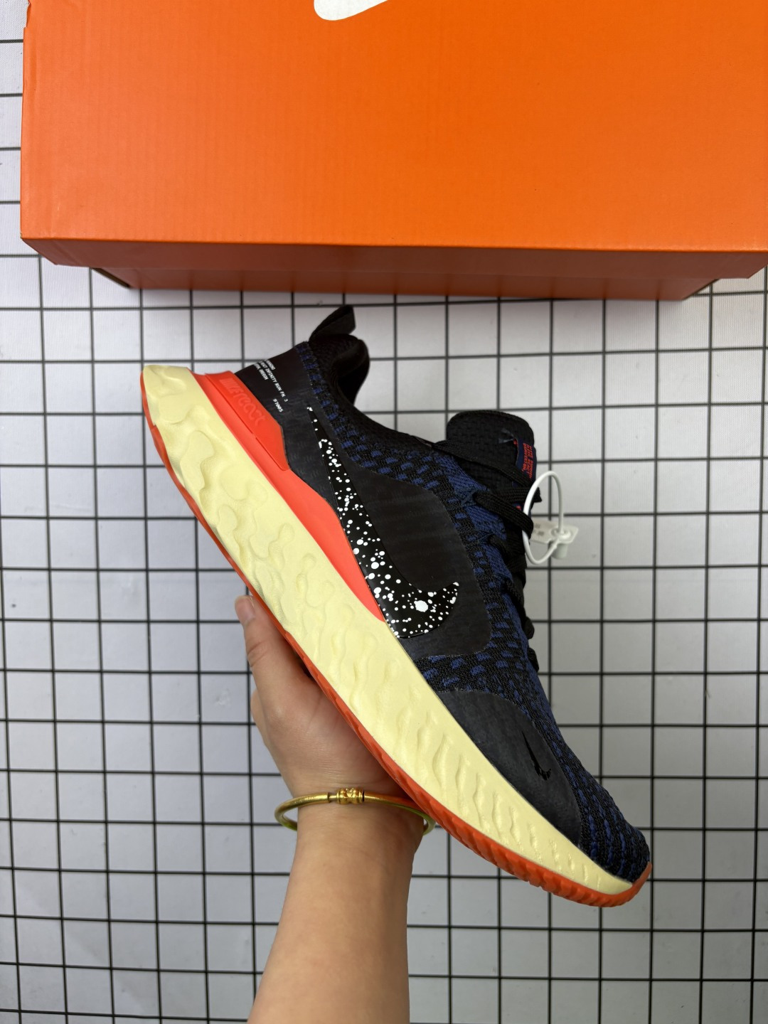 🈴💰115
Nike/耐克 男女鞋真标半码制,原楦原纸版开发数据,采用 FLYKNIT 针织鞋面材质,搭载瑞亚React轻盈泡棉缓震科技中底,外置防滑耐磨橡胶大底❗️耐克Nike React Infinity Run Flyknit 3 Premium"Triple Black"瑞亚无限3代系列泡棉颗粒针织超轻量慢跑 FJ7068
类型:男鞋
码数:40 40.5 41 42 42.5 43 44 45
编码754