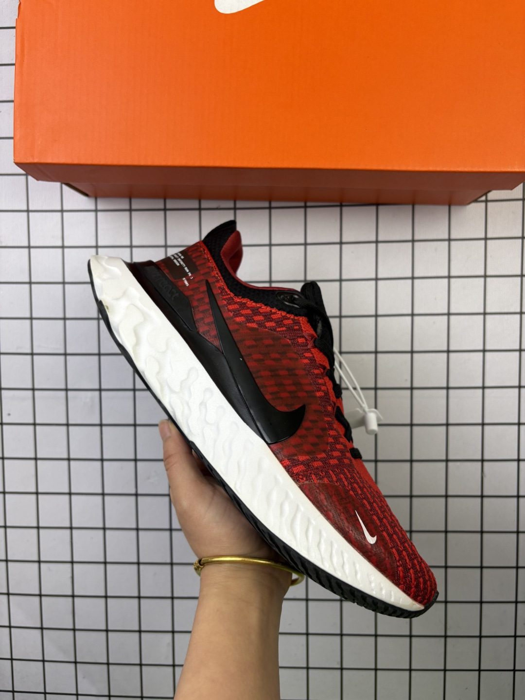 🈴💰115
Nike/耐克 男女鞋真标半码制,原楦原纸版开发数据,采用 FLYKNIT 针织鞋面材质,搭载瑞亚React轻盈泡棉缓震科技中底,外置防滑耐磨橡胶大底❗️耐克Nike React Infinity Run Flyknit 3 Premium"Triple Black"瑞亚无限3代系列泡棉颗粒针织超轻量慢跑 FJ7068
类型:男鞋
码数:40 40.5 41 42 42.5 43 44 45
编码754