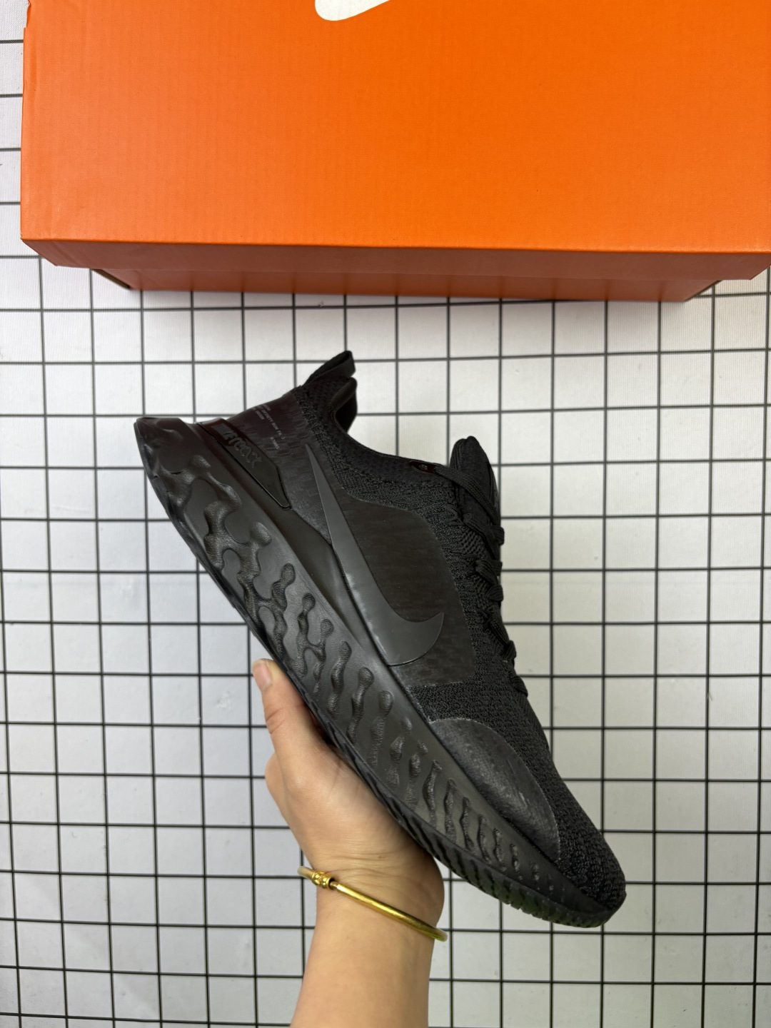 🈴💰115
Nike/耐克 男女鞋真标半码制,原楦原纸版开发数据,采用 FLYKNIT 针织鞋面材质,搭载瑞亚React轻盈泡棉缓震科技中底,外置防滑耐磨橡胶大底❗️耐克Nike React Infinity Run Flyknit 3 Premium"Triple Black"瑞亚无限3代系列泡棉颗粒针织超轻量慢跑 FJ7068
类型:男鞋
码数:40 40.5 41 42 42.5 43 44 45
编码754