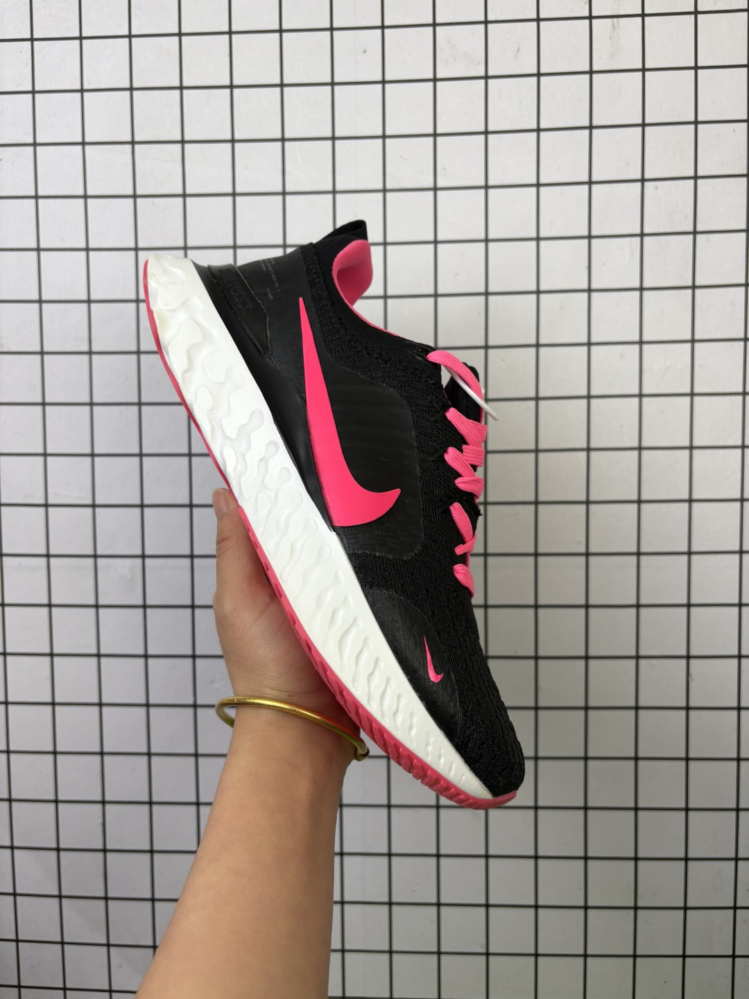 🈴💰115
Nike/耐克 男女鞋真标半码制,原楦原纸版开发数据,采用 FLYKNIT 针织鞋面材质,搭载瑞亚React轻盈泡棉缓震科技中底,外置防滑耐磨橡胶大底❗️耐克Nike React Infinity Run Flyknit 3 Premium"Triple Black"瑞亚无限3代系列泡棉颗粒针织超轻量慢跑 FJ7068
类型:男女鞋
码数:36-40
编码754