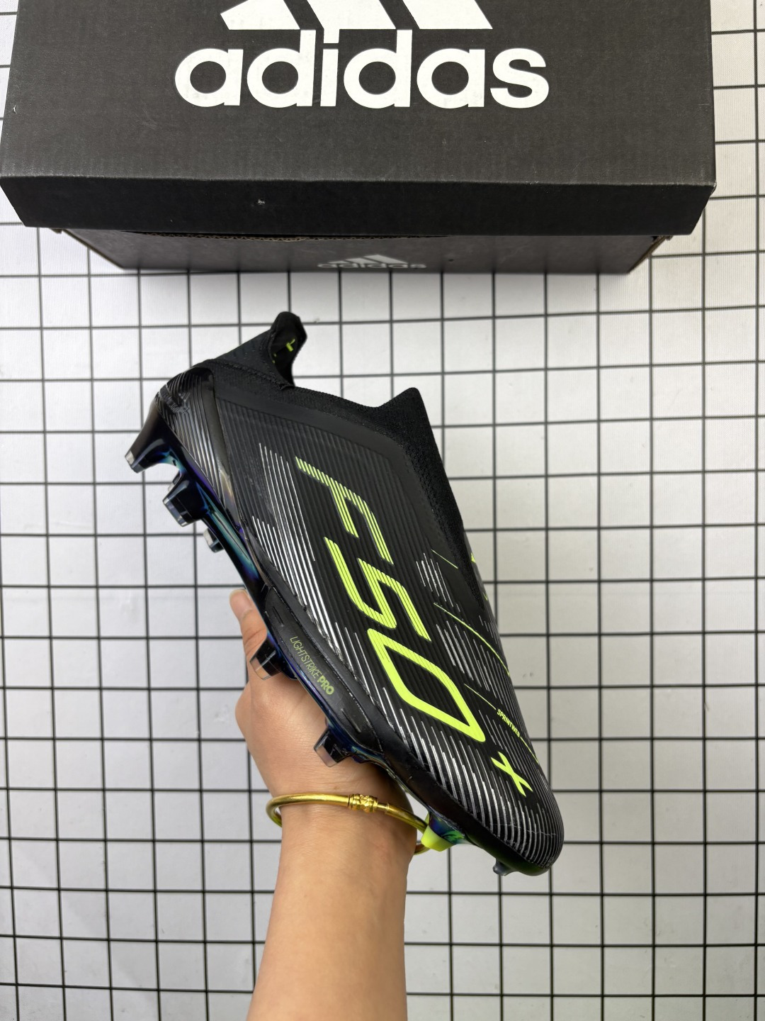 🈴💰150
公司级✅Adidas 阿迪达斯 猎鹰 PREDATOR ELiteFG Gen Predator 长钉成人足球鞋
尺码:36-45
编码698