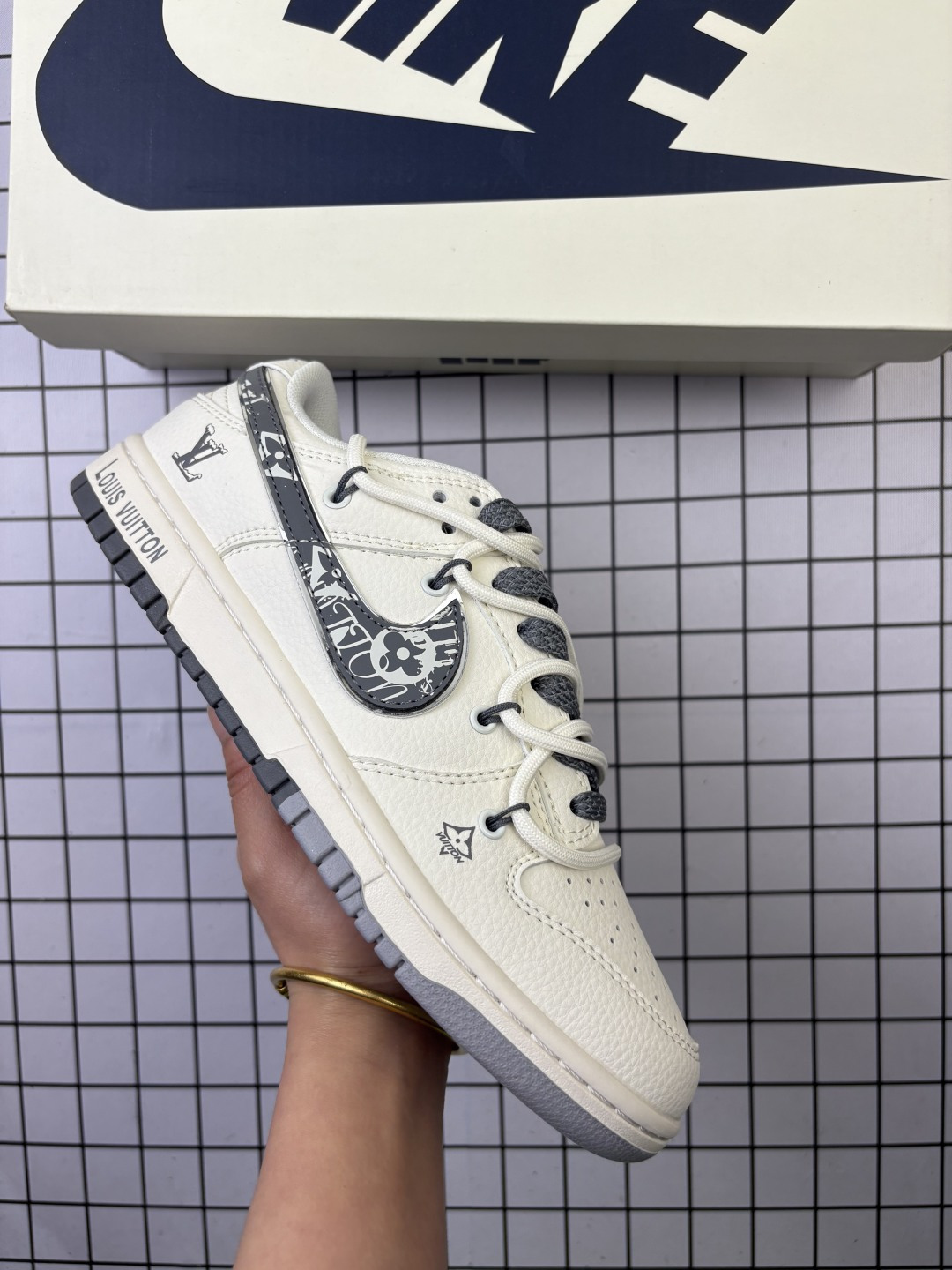 🈴💰150 NK Dunk Low Retro “DIY高端定制” 低帮休闲运动板鞋 原装头层材料 用料绝不含糊 独家版型蒸餾加工帶來的是更好的视觉和脚感体验 清洁度 电绣工艺 皮料切割干净无任何毛边 细节完美 货号:SJ2068-259。SJ2068 259 尺码:36 36.5 37.5 38 38.5 39 40 40.5 41 42 42.5 43 44 45 编码577