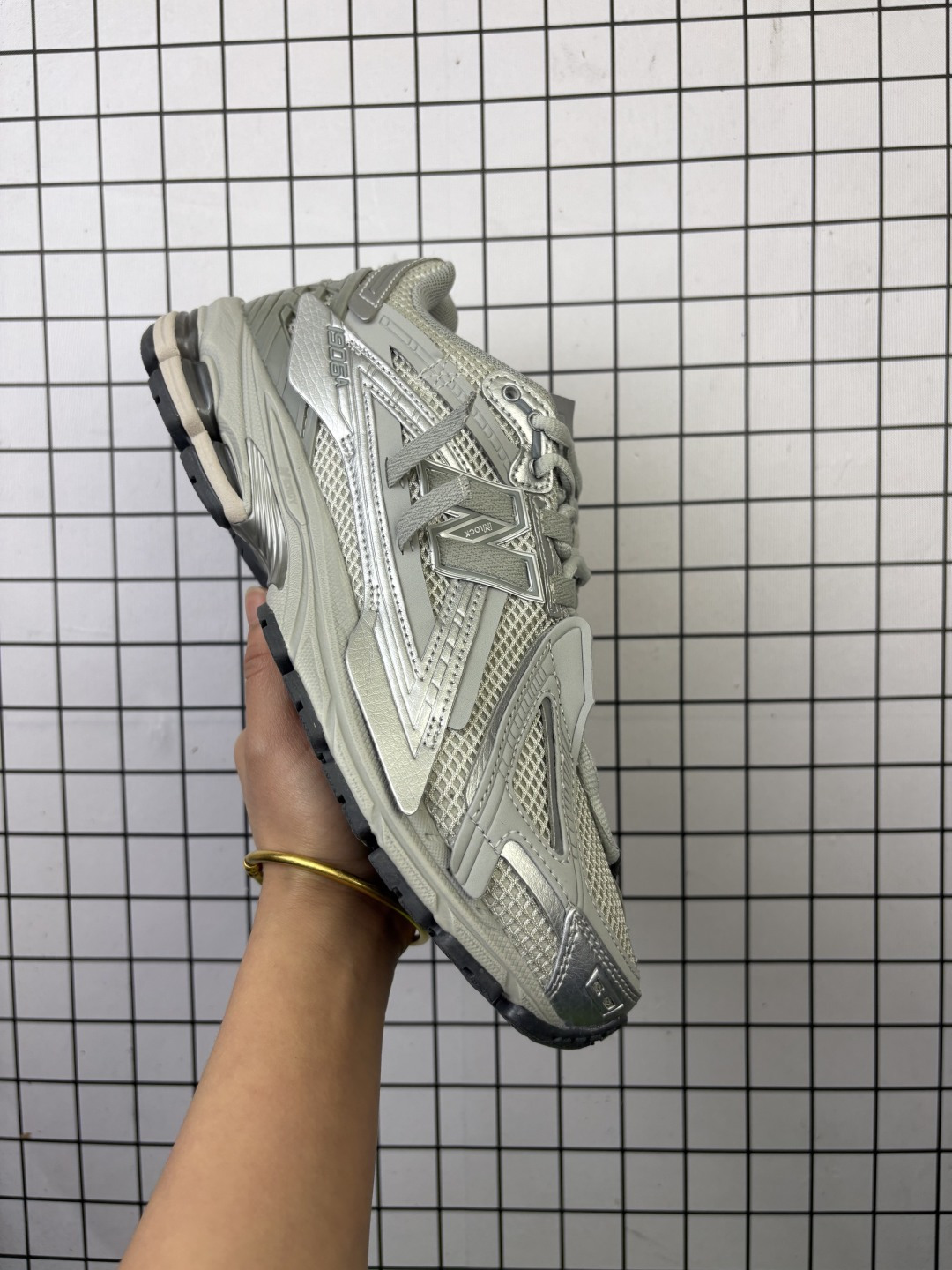 🈴💰140
公司级✅New Balance M1906系列 新百伦 复古单品宝藏老爹鞋款
复古元素叠加 质感超级棒 原楦版型材料细节做工精细 作为NB最经典的档案鞋型之一
官方货号:M1906AG
尺码:36 37 37.5 38 38.5 39.5 40 40.5 41.5 42 42.5 43 44 45
编码688