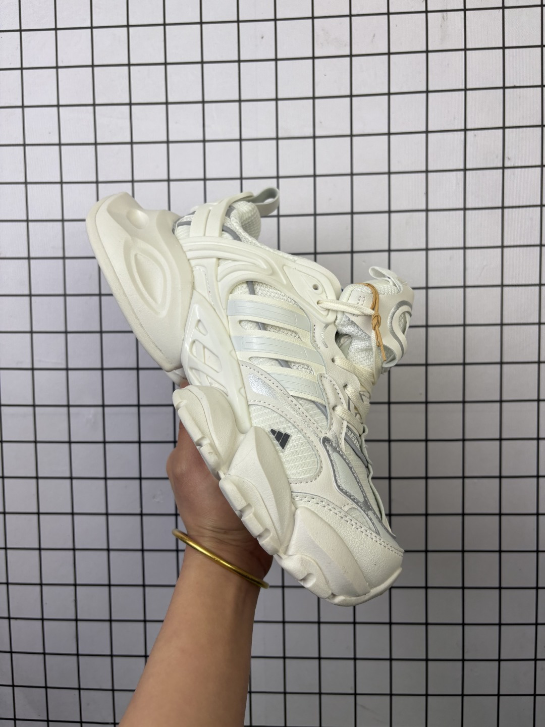 【公司级】阿迪达斯Adidas XLG Runner Deluxe 跑步者豪华版系列低帮厚底增高老爹风复古缓震休闲运动慢跑鞋.男女鞋#原楦原纸版开发版型#采用硬质牛剖革组合透气网鞋面材质#搭载减震科技恢复性高密EVA中底,防滑耐磨RB橡胶外底❗️阿迪「巴黎世家3XL」平替来了! 类型:男女鞋 货号:JR3086 含半码 编码旭