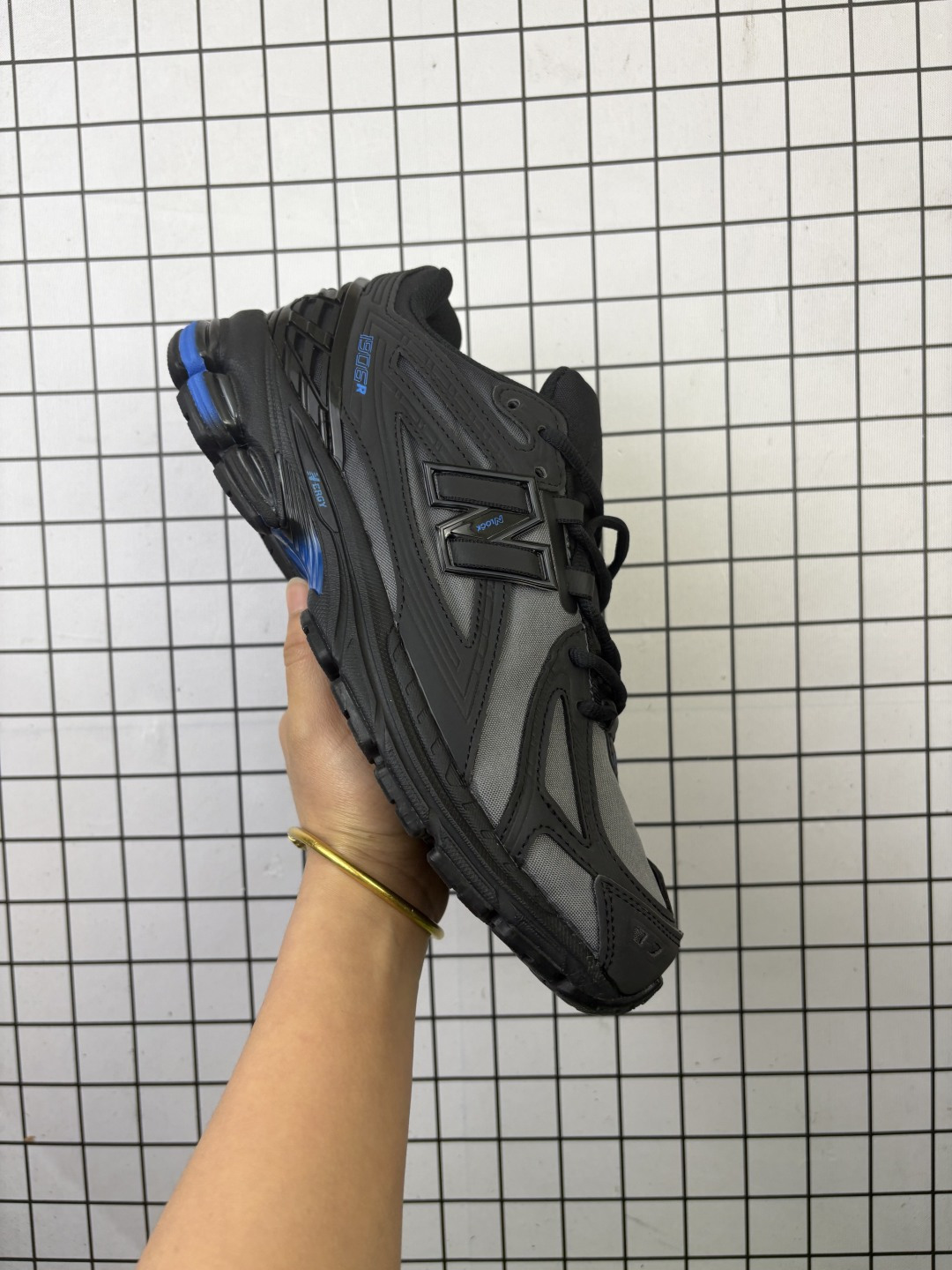 💰150
公司级✅New Balance M1906系列 新百伦 复古单品宝藏老爹鞋款
复古元素叠加 质感超级棒 原楦版型材料细节做工精细 作为NB最经典的档案鞋型之一
官方货号:U1906RGT
尺码:40 40.5 41.5 42 42.5 43 44 45 46 47
编码103