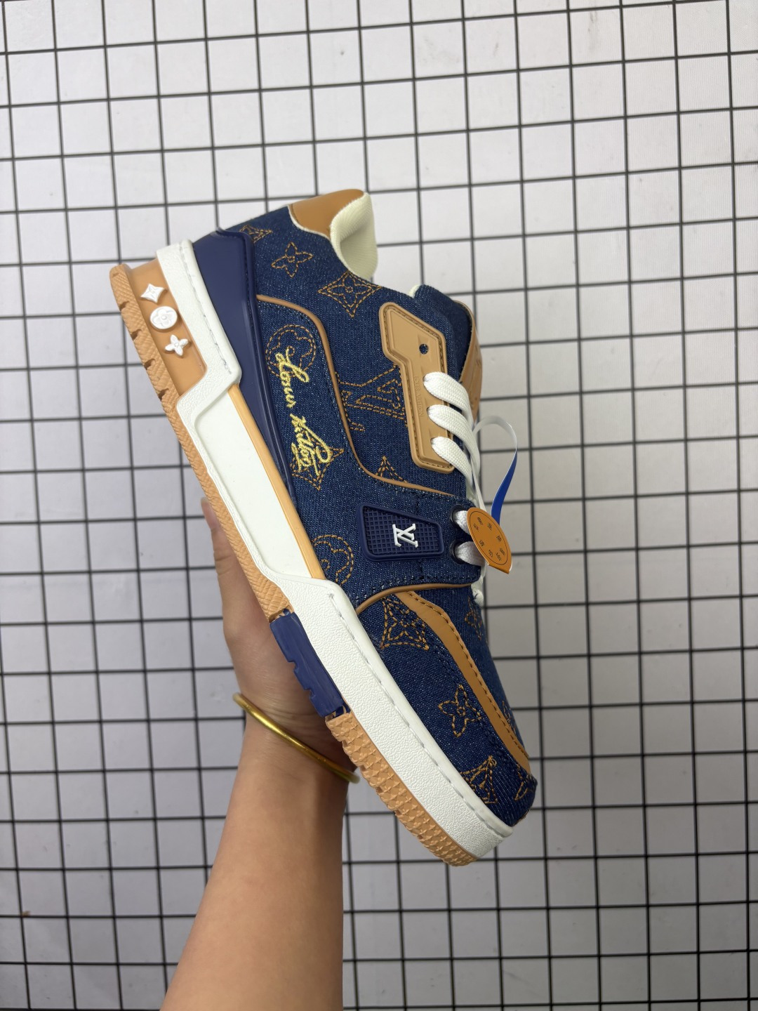 公司级✅路易威登/Louis Vuitton LV路易威登板鞋 新款 LV Trainer最新配色运动鞋 L家 篮球鞋风格运动鞋 该鞋由艺术总监 VIRGIL ABLOH设计 垫脚聚米微料加透气英伦网布 细节原版一致 编码小X
