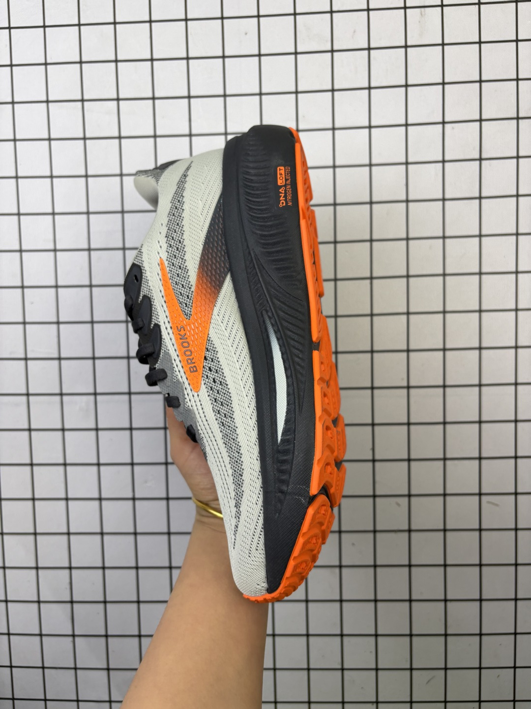 💰120 #新品上市实拍 
BROOKS布鲁克斯Adrenaline GTS追岚23男减震支撑女专业跑鞋跑步鞋
编码770
39-46