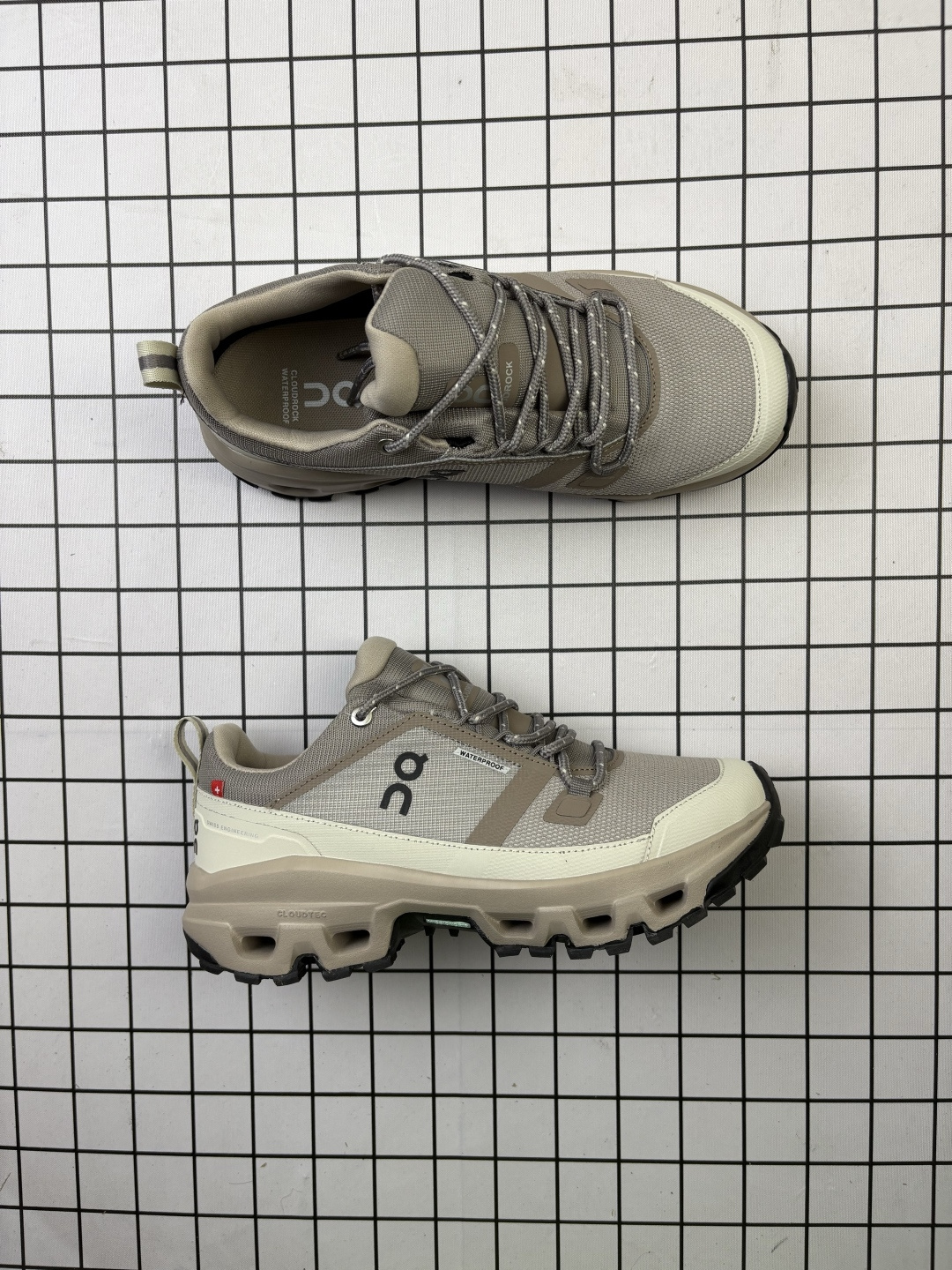 💰120
✅Cloudsurfer 全新综合体能训练运动鞋Cloud X 舒适乐趣跑,缓震、轻量
On昂跑上演中底“变形计” ,打破传统格局缔造柔软脚感。
On昂跑对于值友来说已经是个相对熟悉的品牌了,旗下的经典款Cloud X兼具稳健敏捷、功能多面,轻量脚感和灵活反馈等优点,是健身爱好者最喜欢的鞋履产品之一。2022年首发的超厚底怪兽跑鞋Cloudmonster,加载最大的Cloudtec模块,柔软的缓震和强力的回弹体验,也让他一战成名,进入大体重运动爱好者和与大众跑者的入门跑鞋心选名单。
货号:3MF10120074
尺码:36 37 38 39 40 41 42 43 44 45
编码698