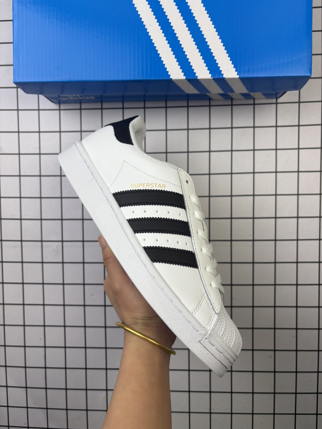 🈴💰80
阿迪达斯三叶草Adidas Originals Samba Vegan OG 桑巴舞系列绅士德训足球风百搭低帮休闲运动板鞋  货号：B75806

码数：36 36.5 37 38 38.5 39 40 40.5 41 42 42.5 43 44 44.5 45
编码头H