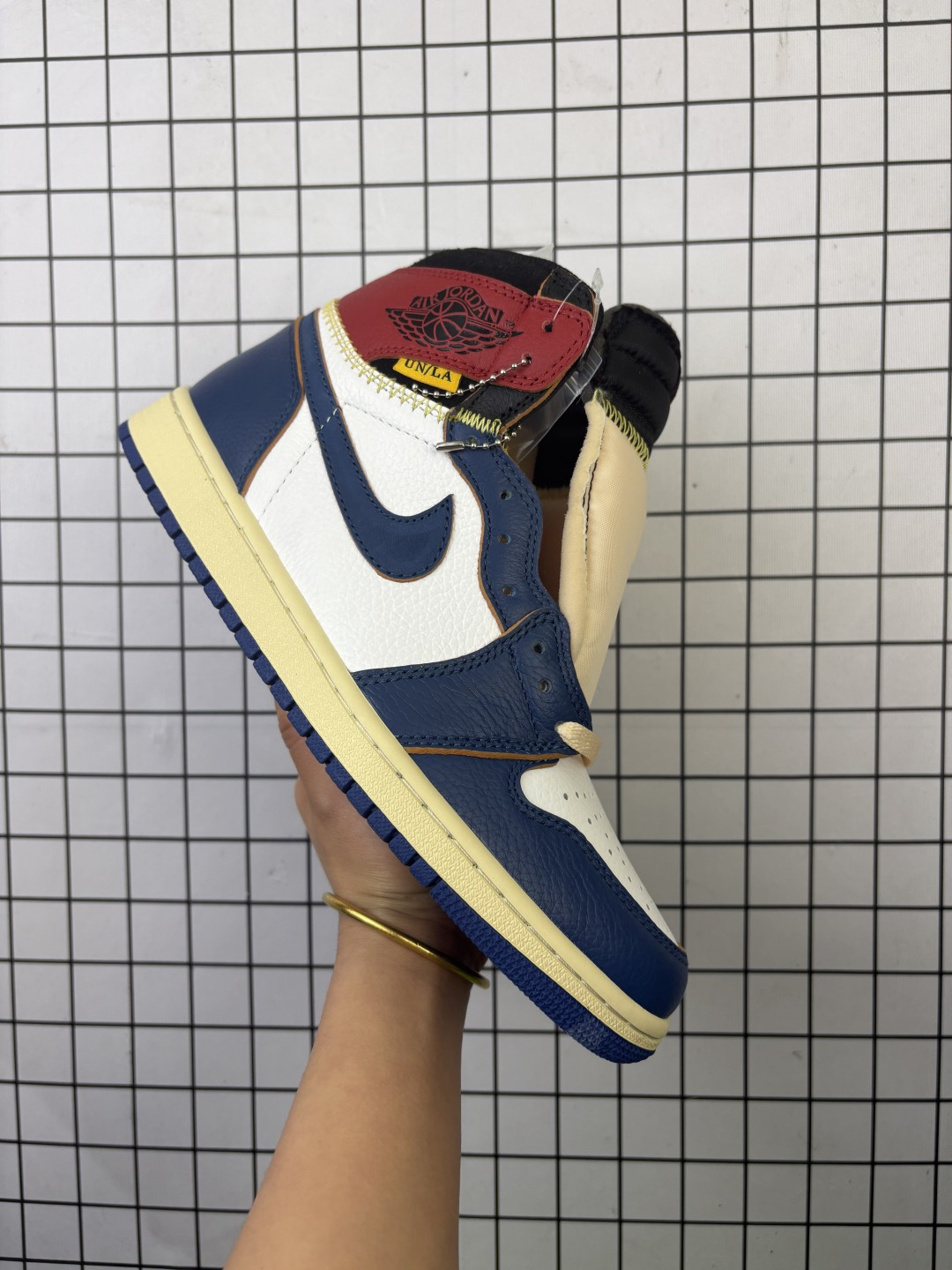 💰180
耐克 Air Jordan 1 Retro High Og Nrg  联名款 牛皮 舒适 防滑 高帮 复古篮球鞋 
货号：BV1300 146
尺码：36-47
编码757