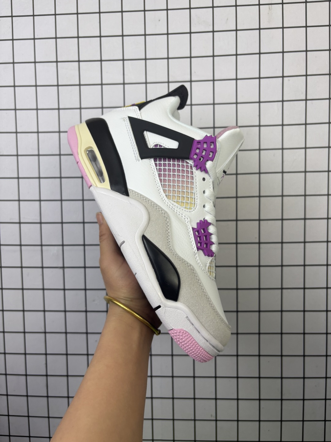 💰120
Nike Air Jordan 4 Retro 耐克迈克尔·乔丹AJ4代中帮复古休闲运动文化篮球鞋
货号:IO2362 100

码数：36 37.5 38 39 40 41 42 43 44 45 46 47.5
编码554