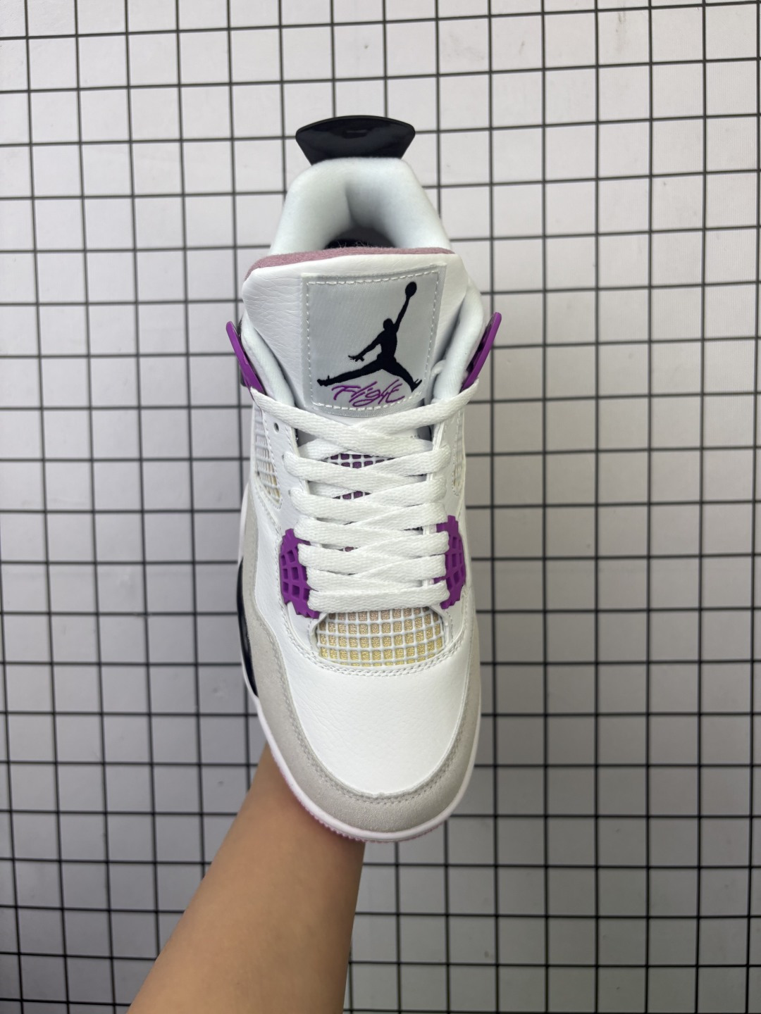 💰120
Nike Air Jordan 4 Retro 耐克迈克尔·乔丹AJ4代中帮复古休闲运动文化篮球鞋
货号:IO2362 100

码数：36 37.5 38 39 40 41 42 43 44 45 46 47.5
编码554