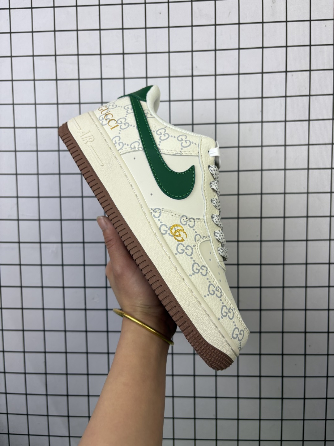 Nike/耐克 男女鞋真标半码制,原楦开发版型,采用硬质牛剖革组合猪巴革鞋面材质,外置厚实耐磨橡胶大底❗创意定制配色,法国顶级高奢品牌·路易威登Louis Vuitton x Nike Air Force 1 07 LV8 Low"Gloomy Bear/LV Monogram"空军一号经典百搭休闲运动板鞋“ JJ2508-703 类型:男女鞋