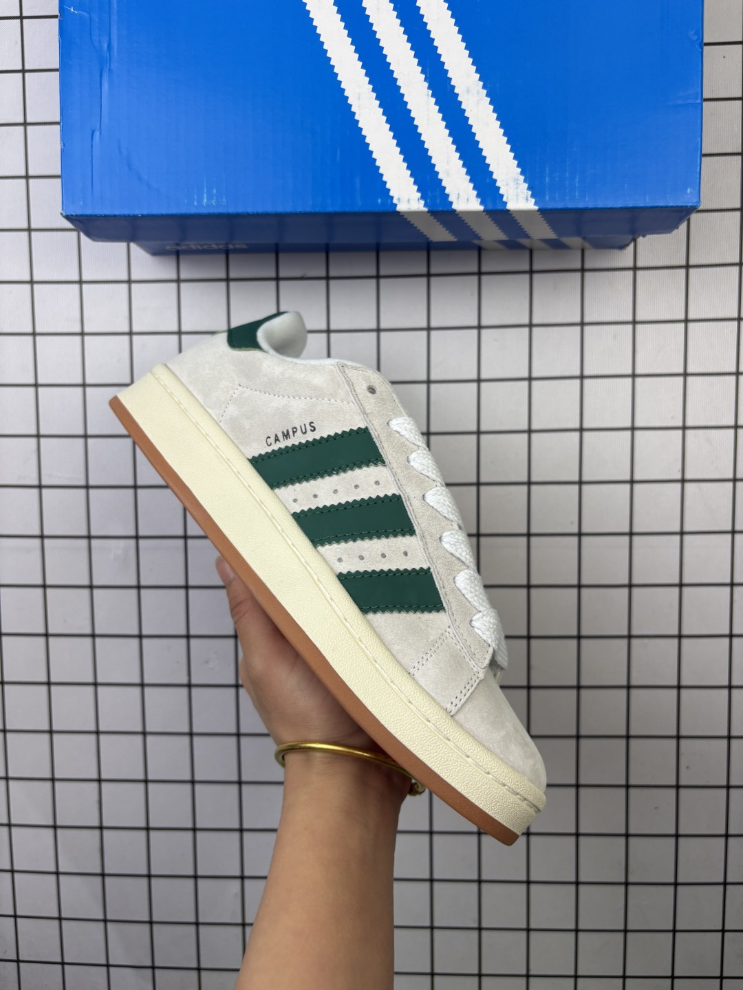 🈴💰95
阿迪达斯 Adidas Originals Campus 00s 学院系列 面包风 经典复古低帮百搭休闲运动板鞋
货号：H03472 
尺码：36-45半
编码230