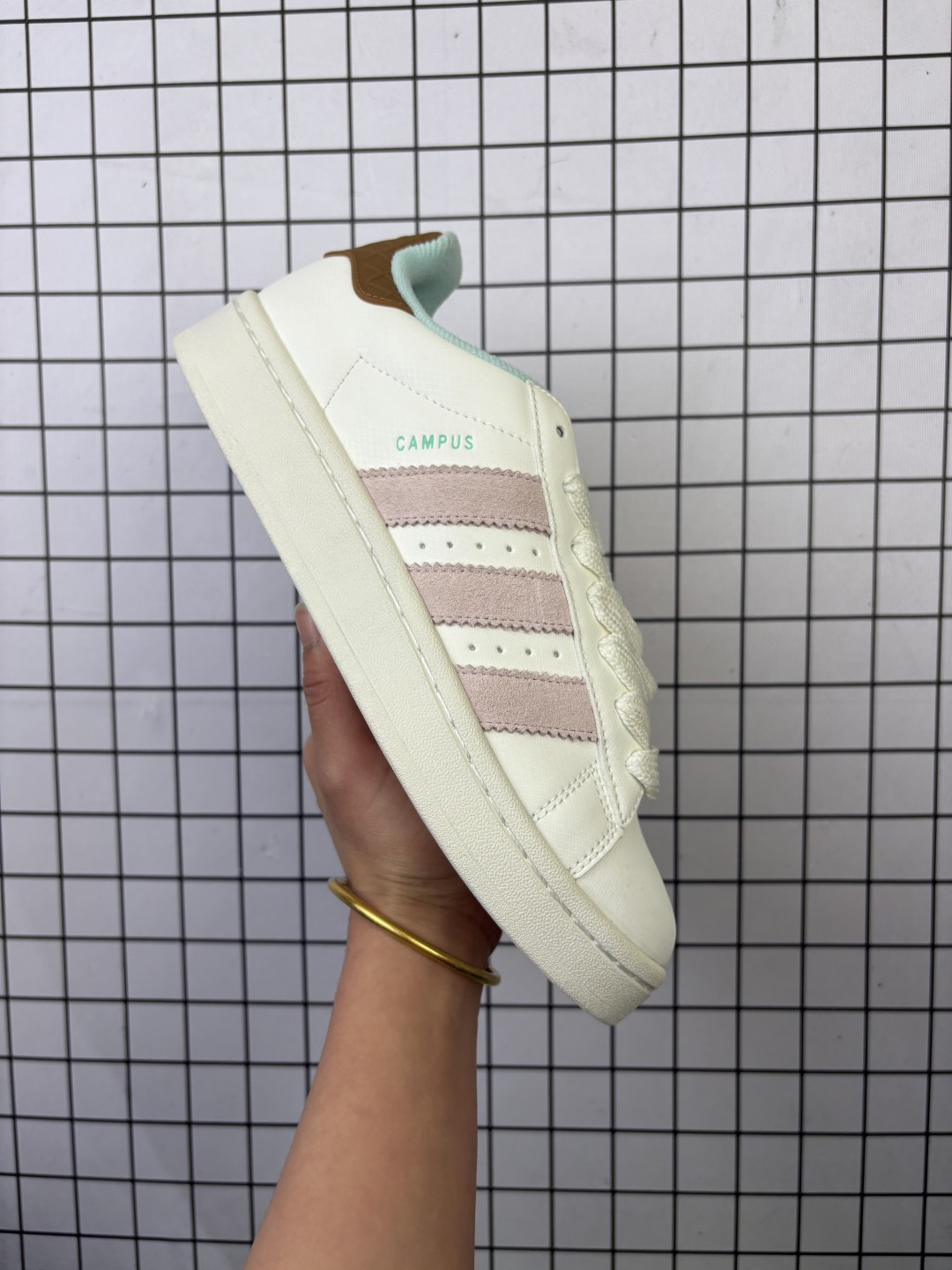🈴💰95
阿迪达斯 Adidas Originals Campus 00s 学院系列 面包风 经典复古低帮百搭休闲运动板鞋
货号：H03472 
尺码：36-41
编码230